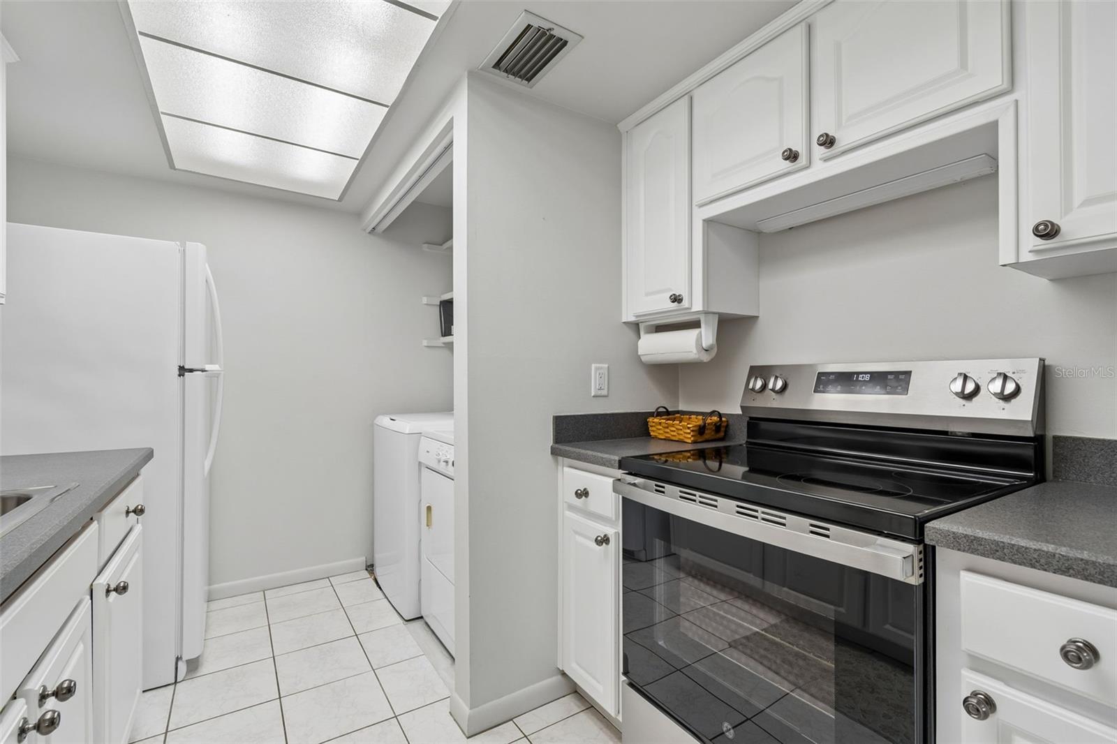 8806 OAK CIR, TAMPA, FL, 33615