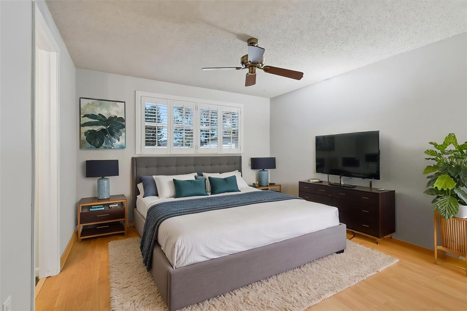 8806 OAK CIR, TAMPA, FL, 33615