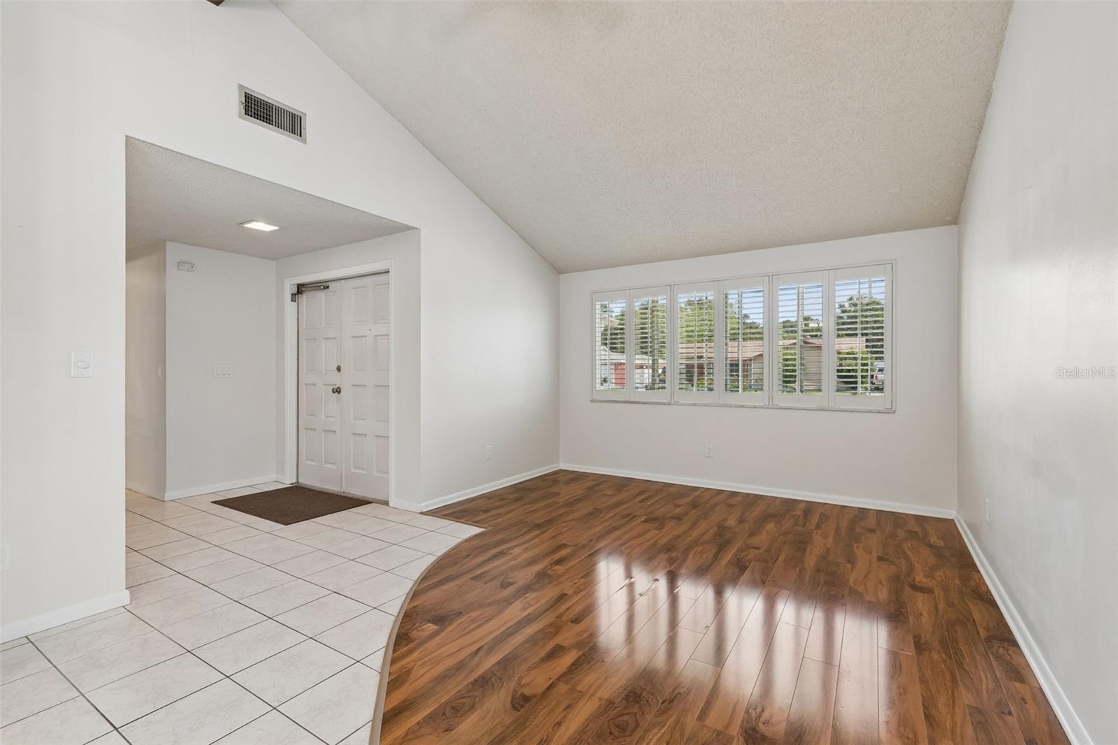 8806 OAK CIR, TAMPA, FL, 33615