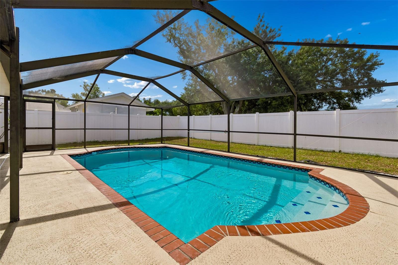 8806 OAK CIR, TAMPA, FL, 33615