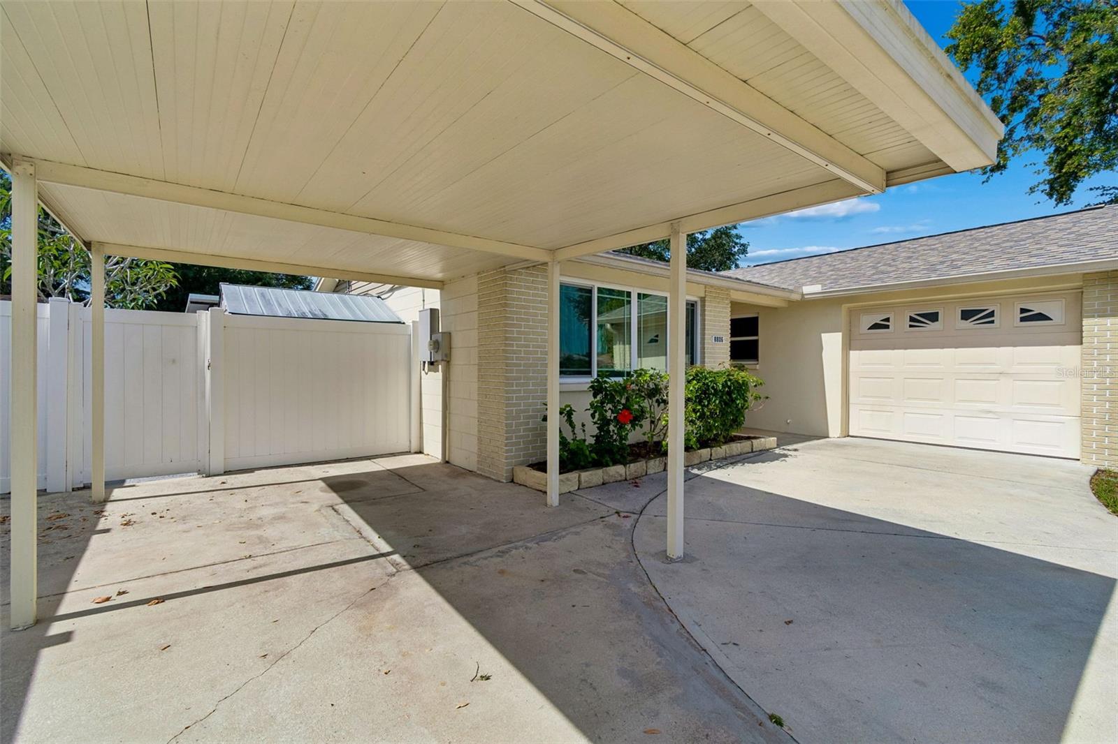 8806 OAK CIR, TAMPA, FL, 33615