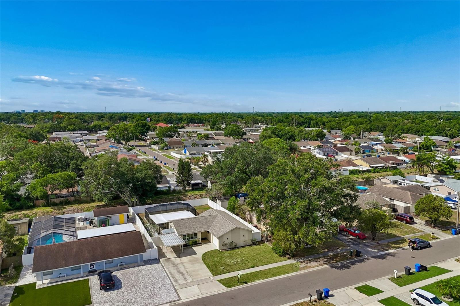 8806 OAK CIR, TAMPA, FL, 33615