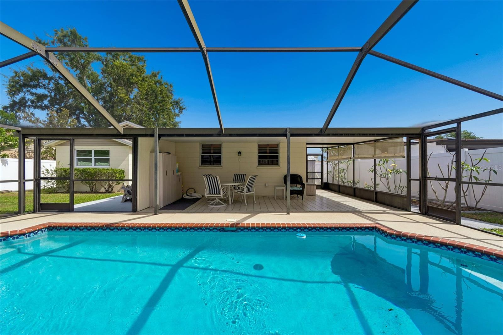8806 OAK CIR, TAMPA, FL, 33615