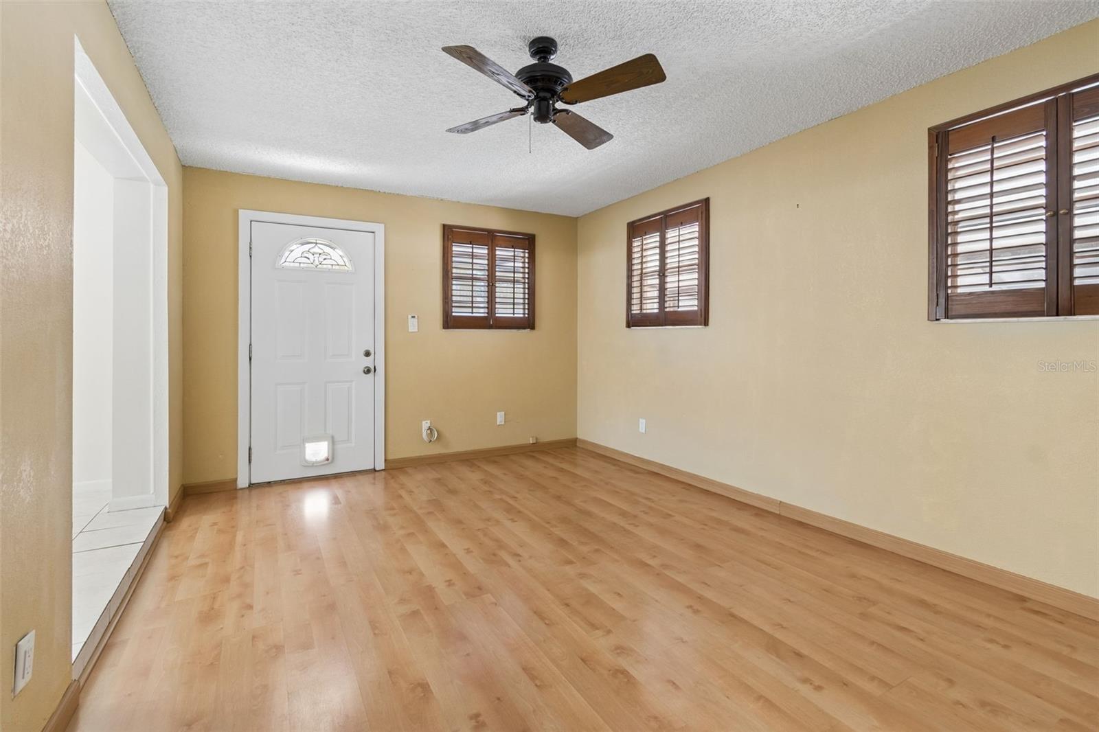 8806 OAK CIR, TAMPA, FL, 33615