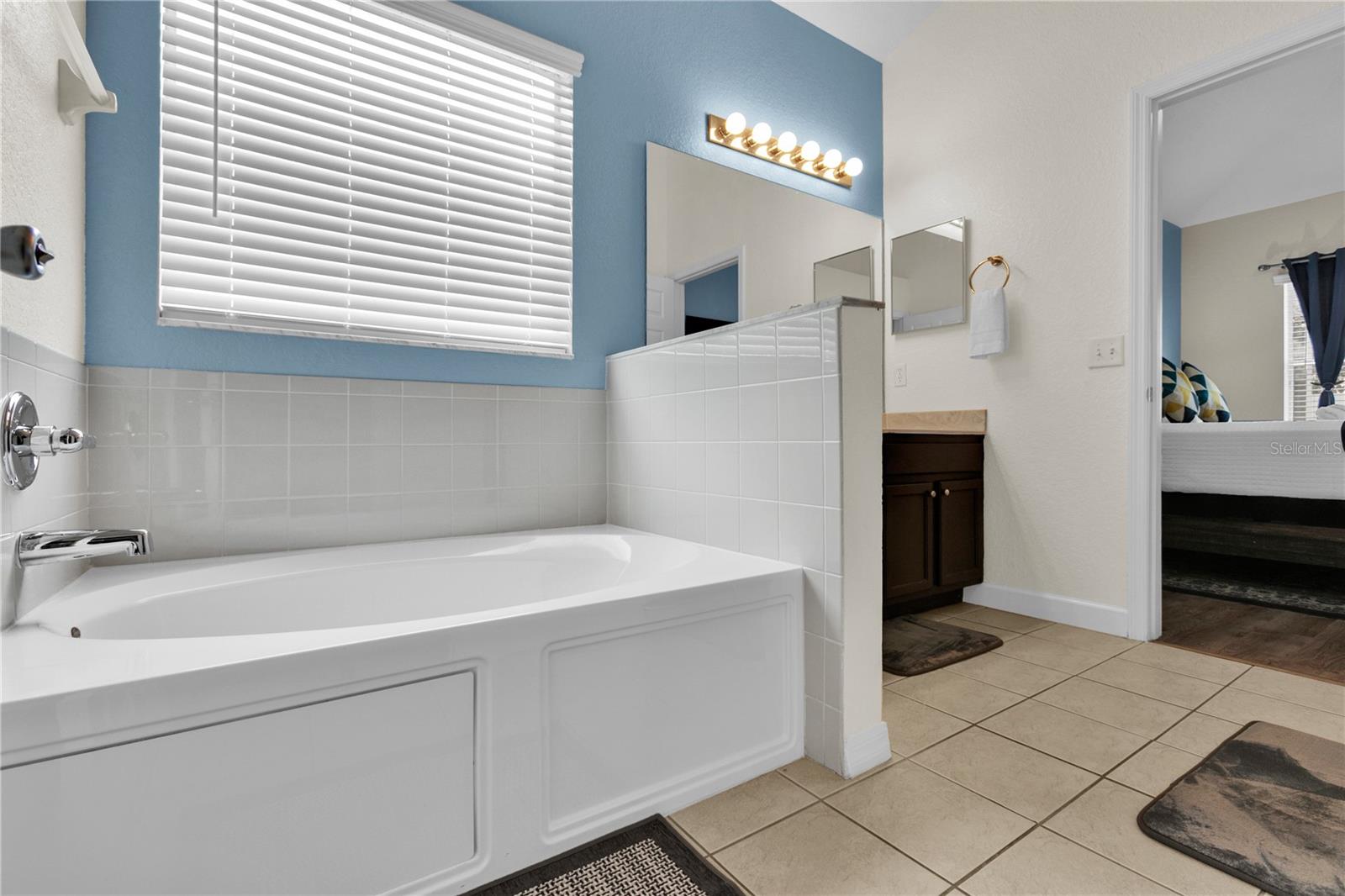 2590 SAND HILL POINT CIR, DAVENPORT, FL, 33837