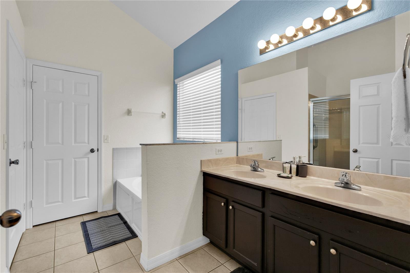 2590 SAND HILL POINT CIR, DAVENPORT, FL, 33837