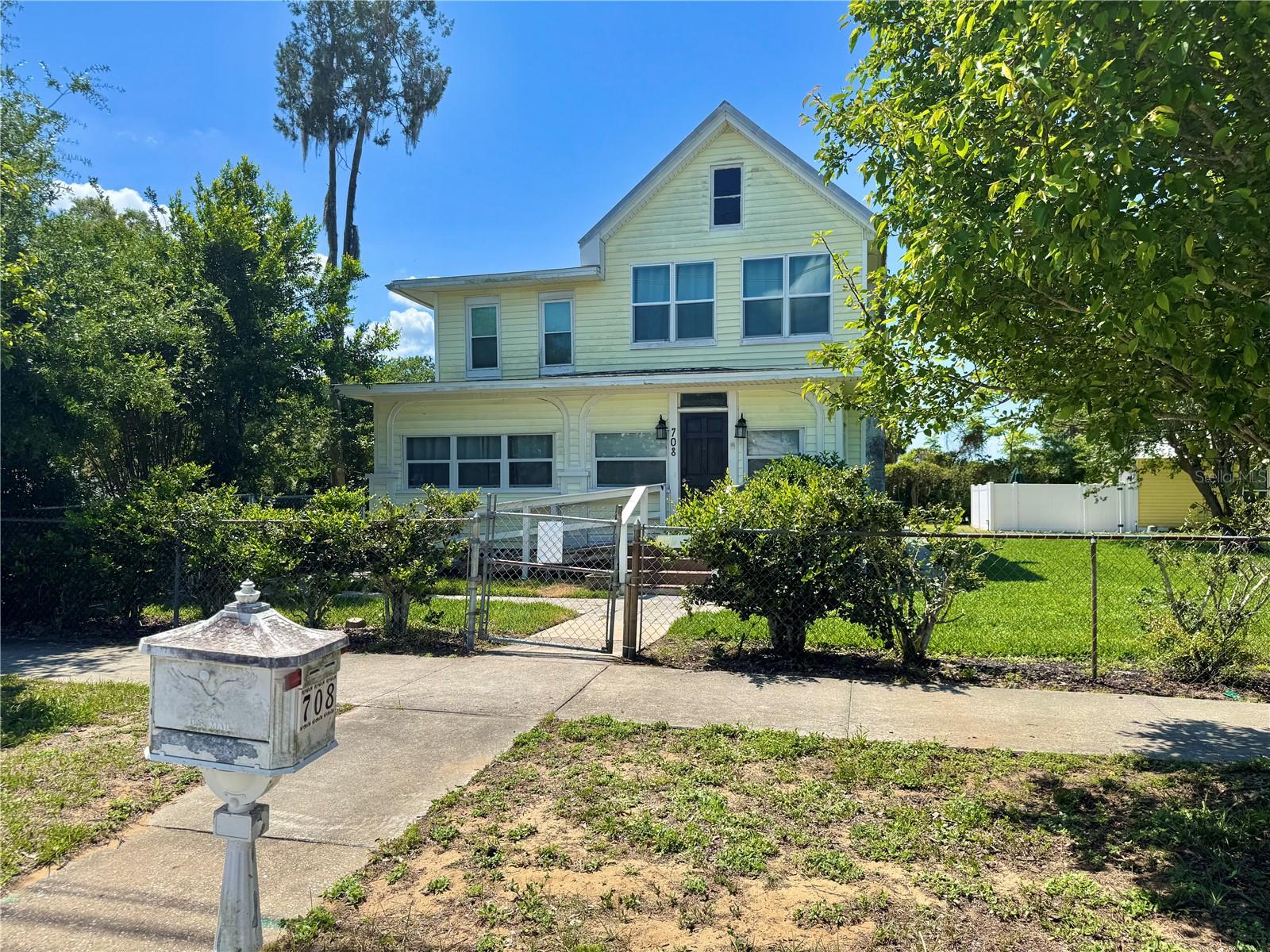708 E LEMON AVE, EUSTIS, FL, 32726