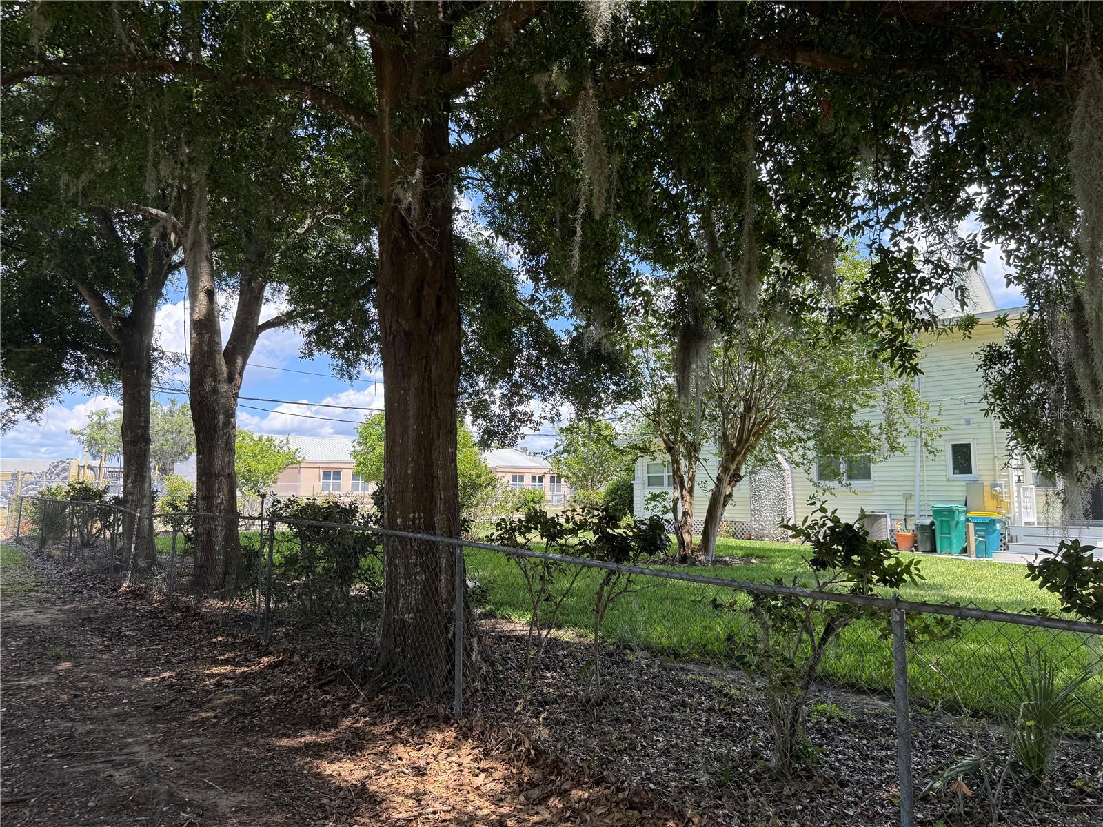 708 E LEMON AVE, EUSTIS, FL, 32726