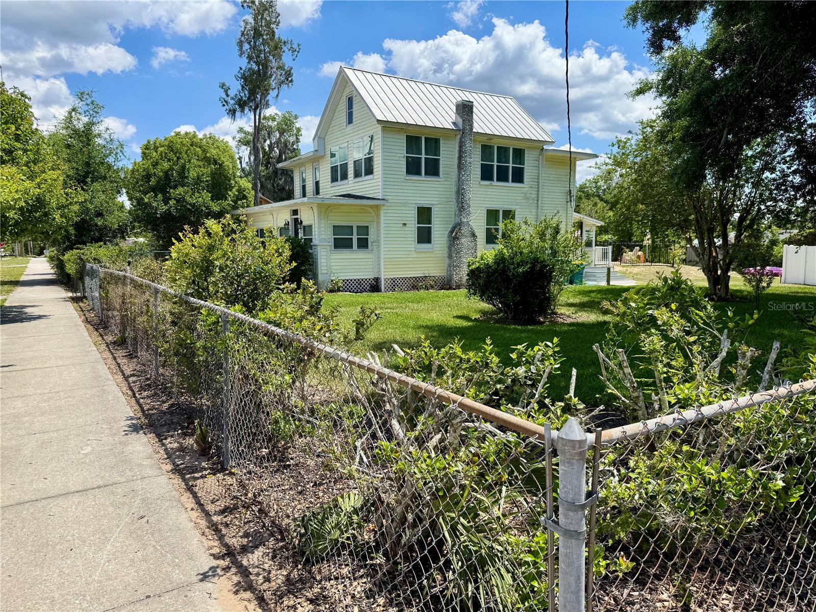 708 E LEMON AVE, EUSTIS, FL, 32726