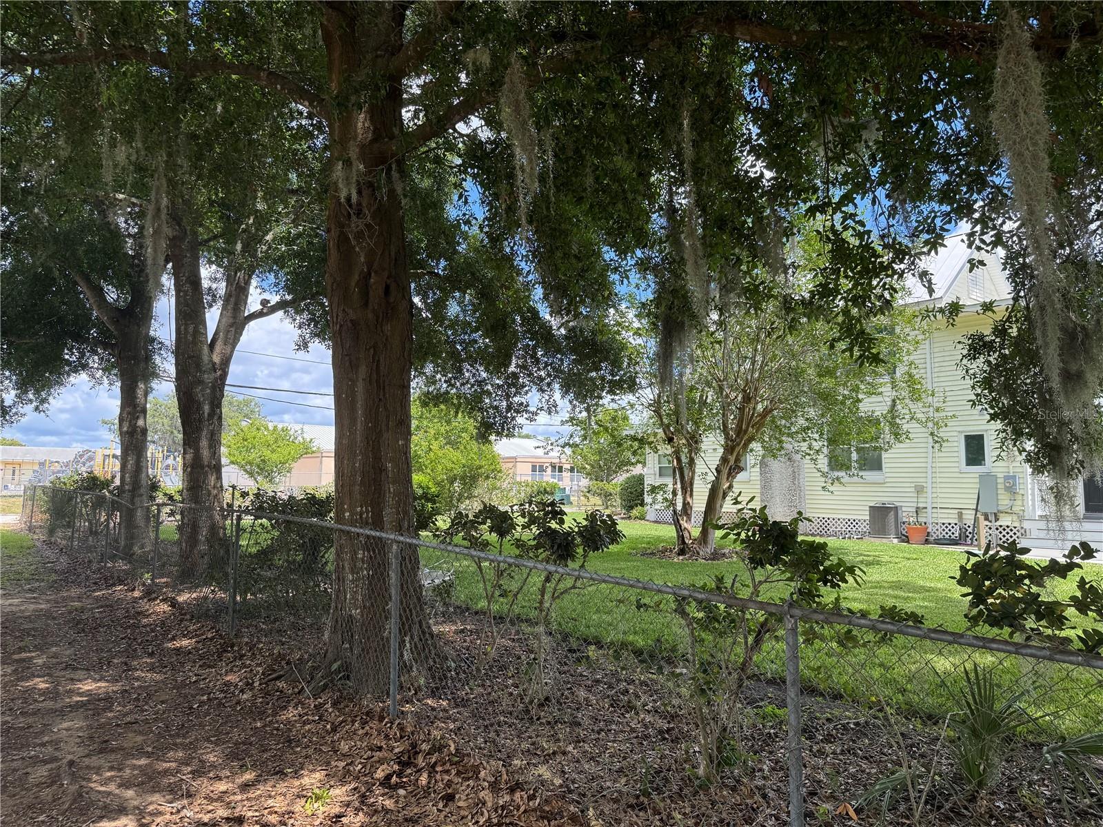708 E LEMON AVE, EUSTIS, FL, 32726
