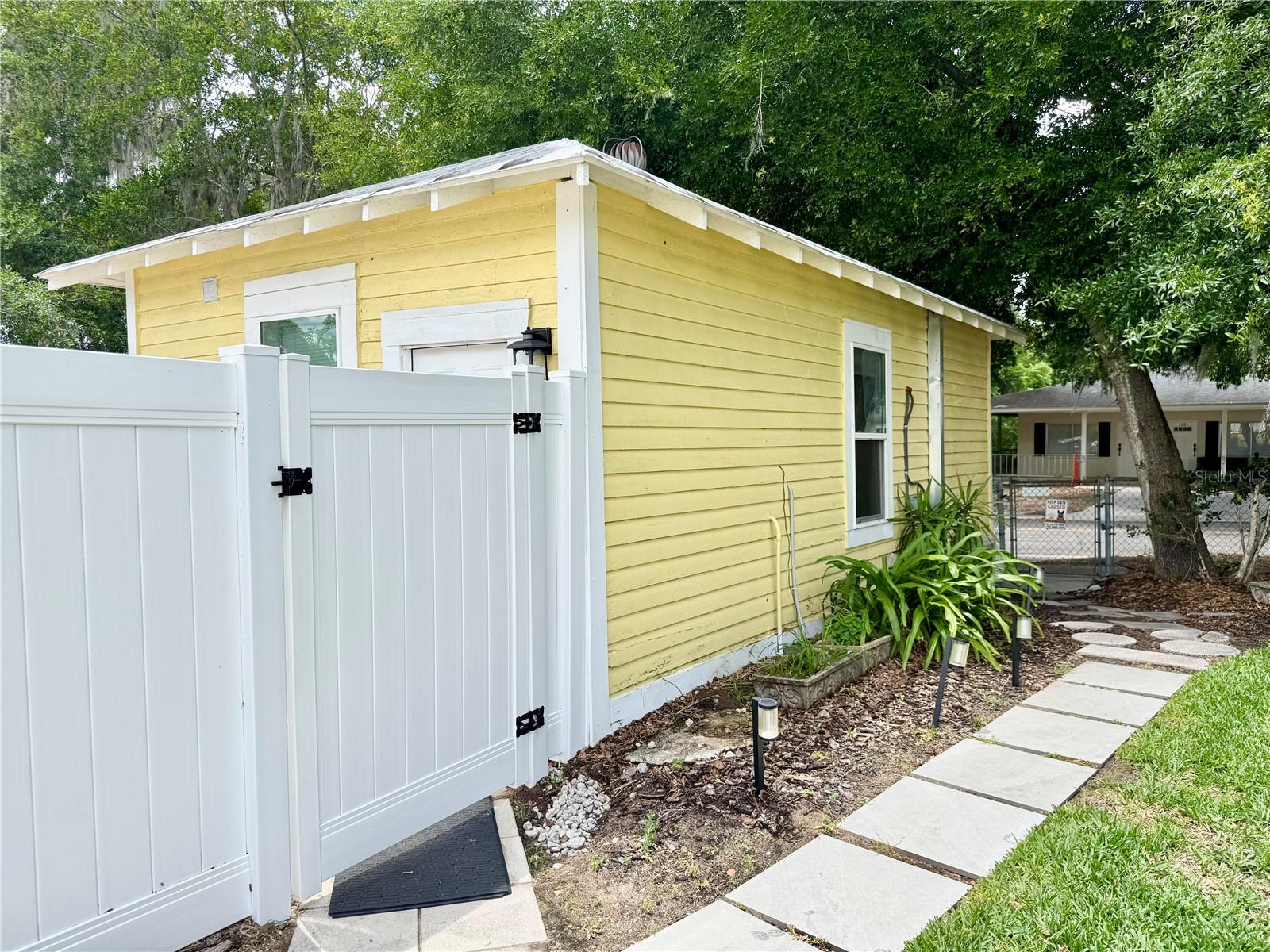 708 E LEMON AVE, EUSTIS, FL, 32726