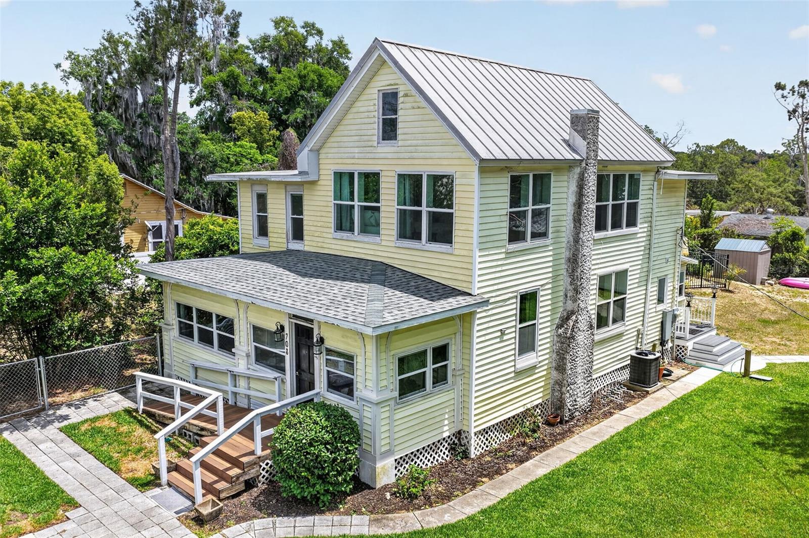 708 E LEMON AVE, EUSTIS, FL, 32726