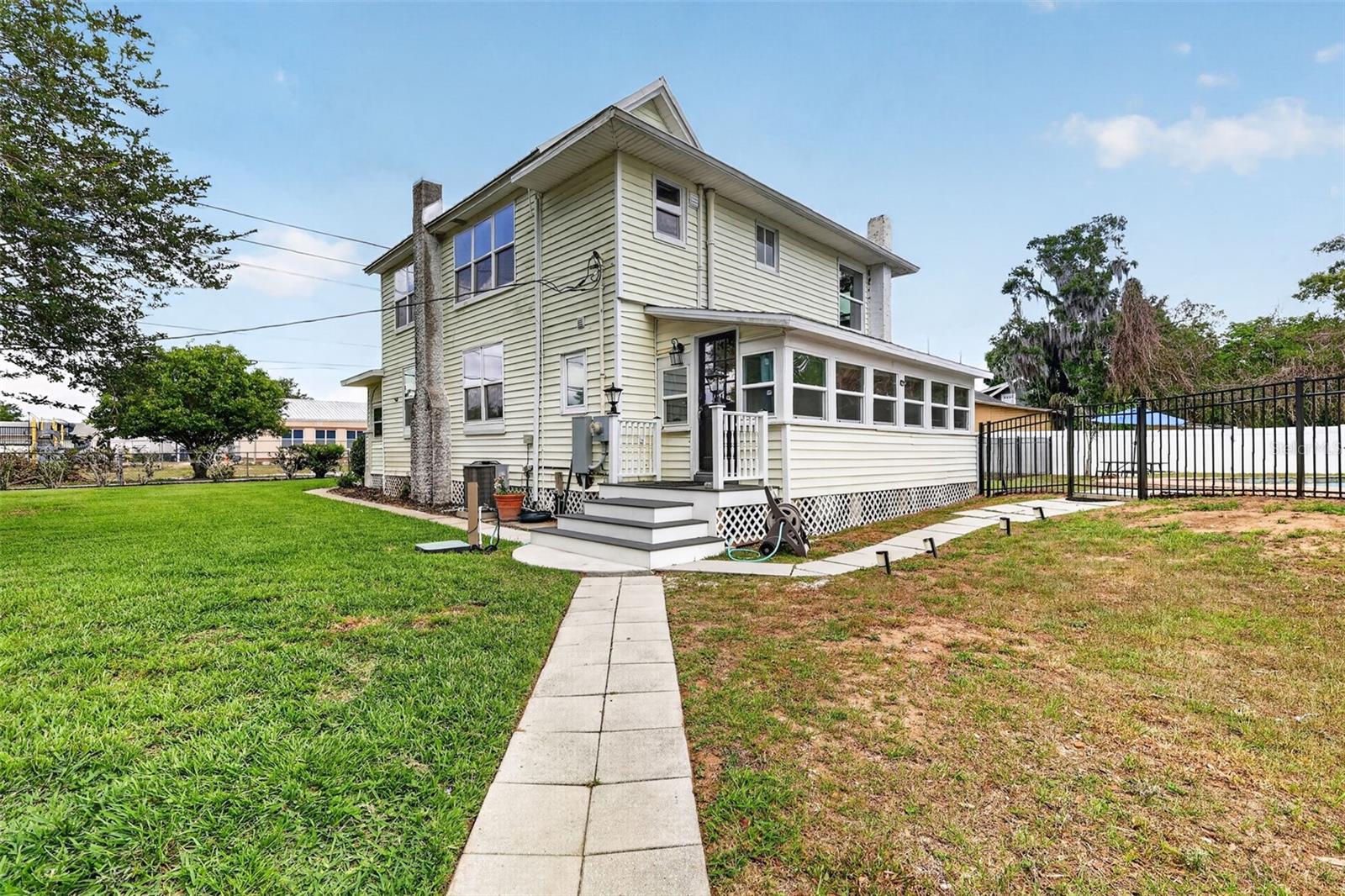 708 E LEMON AVE, EUSTIS, FL, 32726