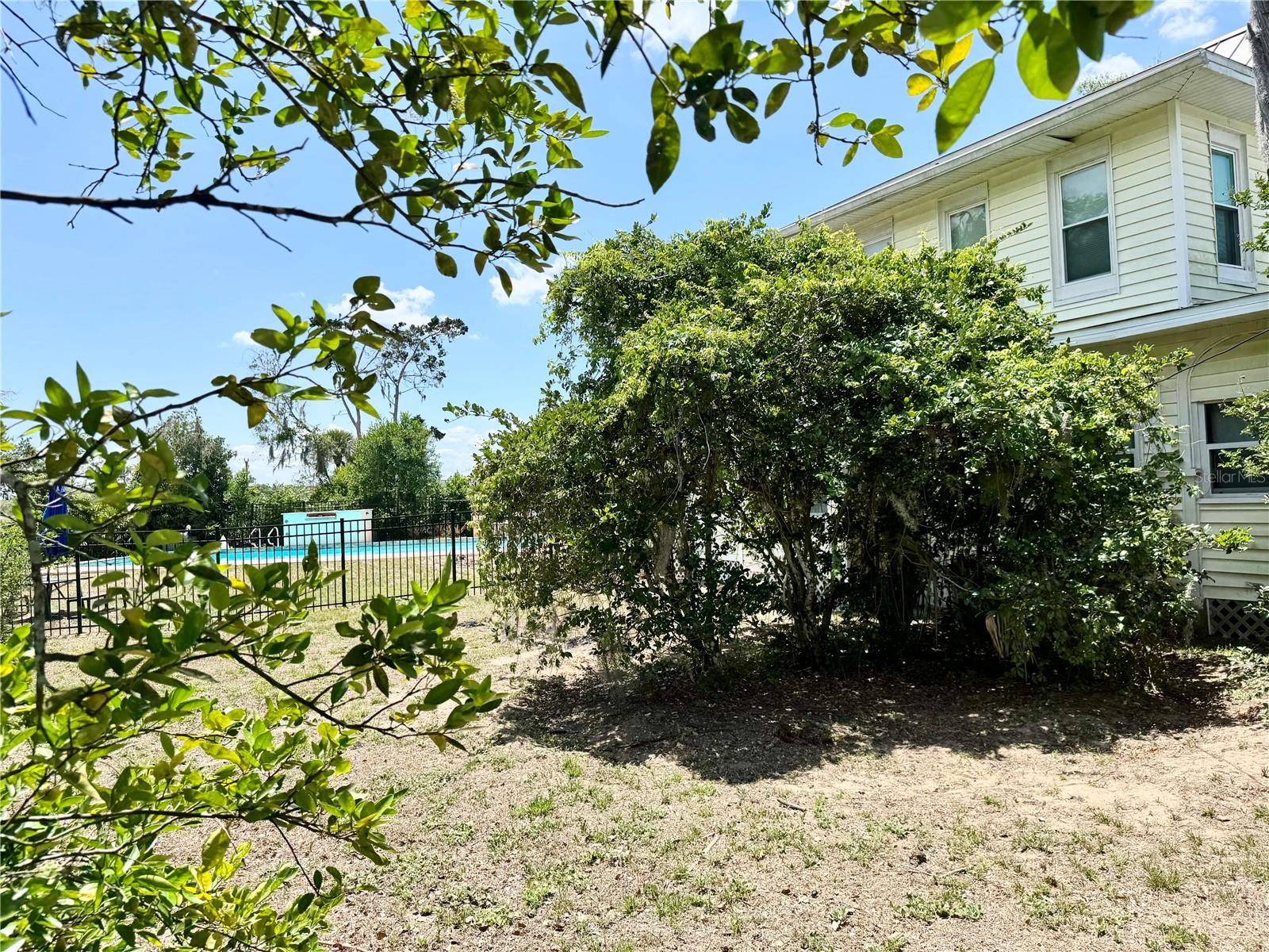 708 E LEMON AVE, EUSTIS, FL, 32726