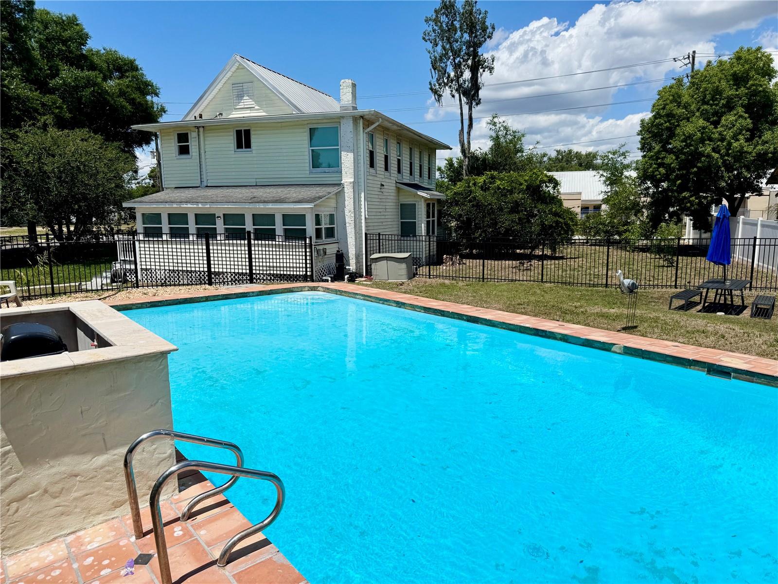 708 E LEMON AVE, EUSTIS, FL, 32726