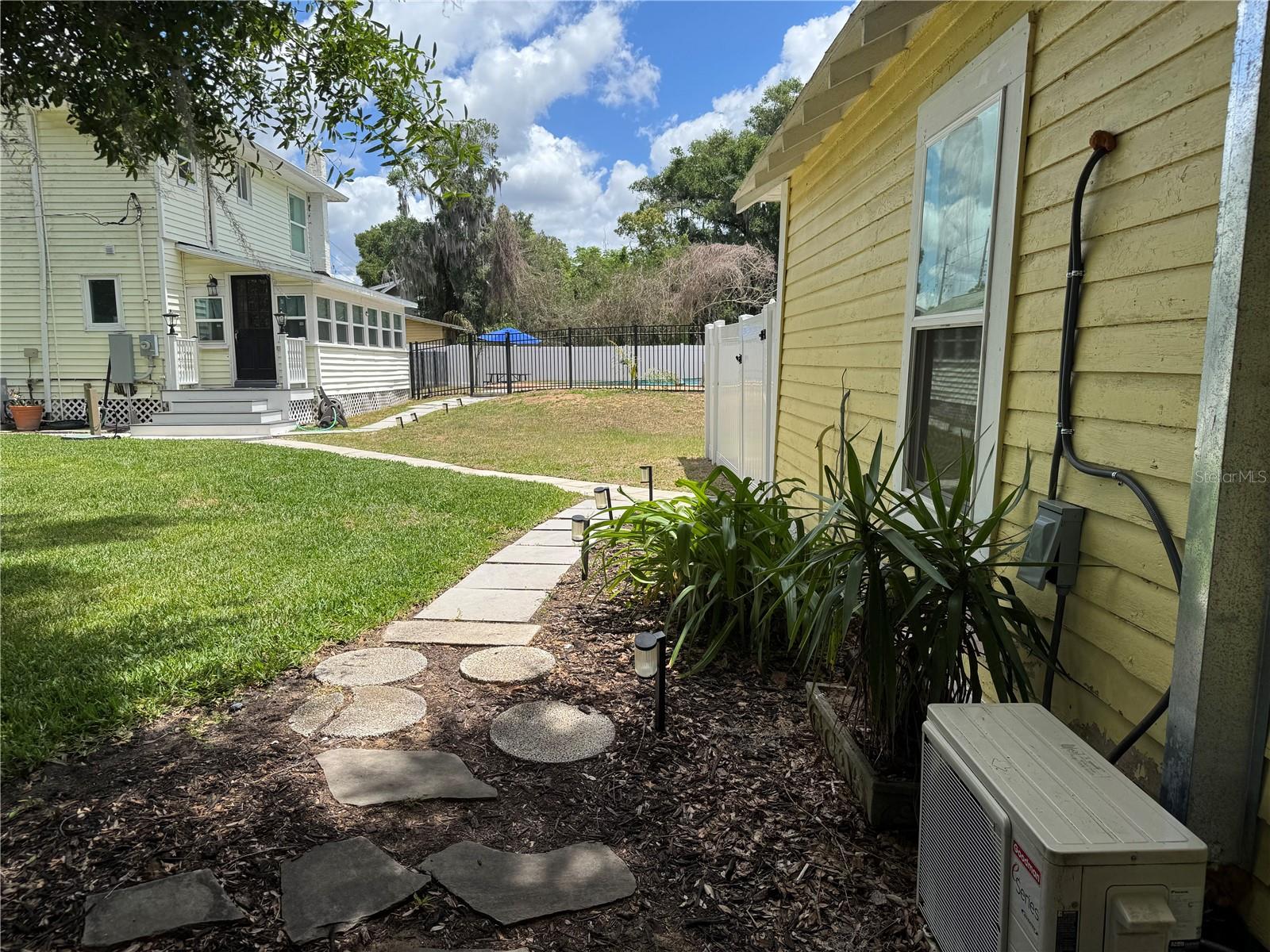 708 E LEMON AVE, EUSTIS, FL, 32726