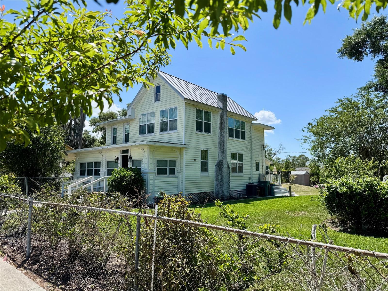 708 E LEMON AVE, EUSTIS, FL, 32726