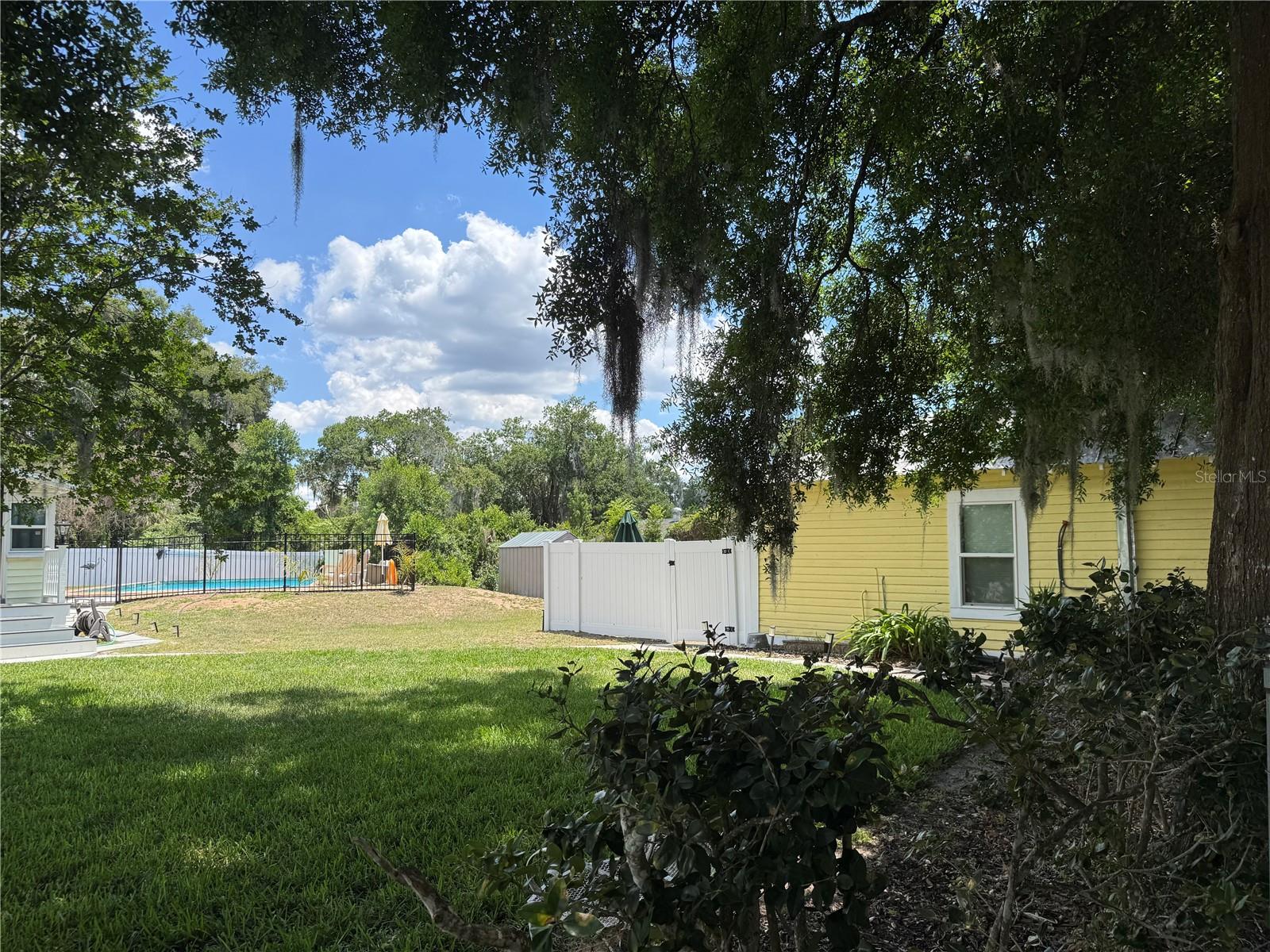 708 E LEMON AVE, EUSTIS, FL, 32726