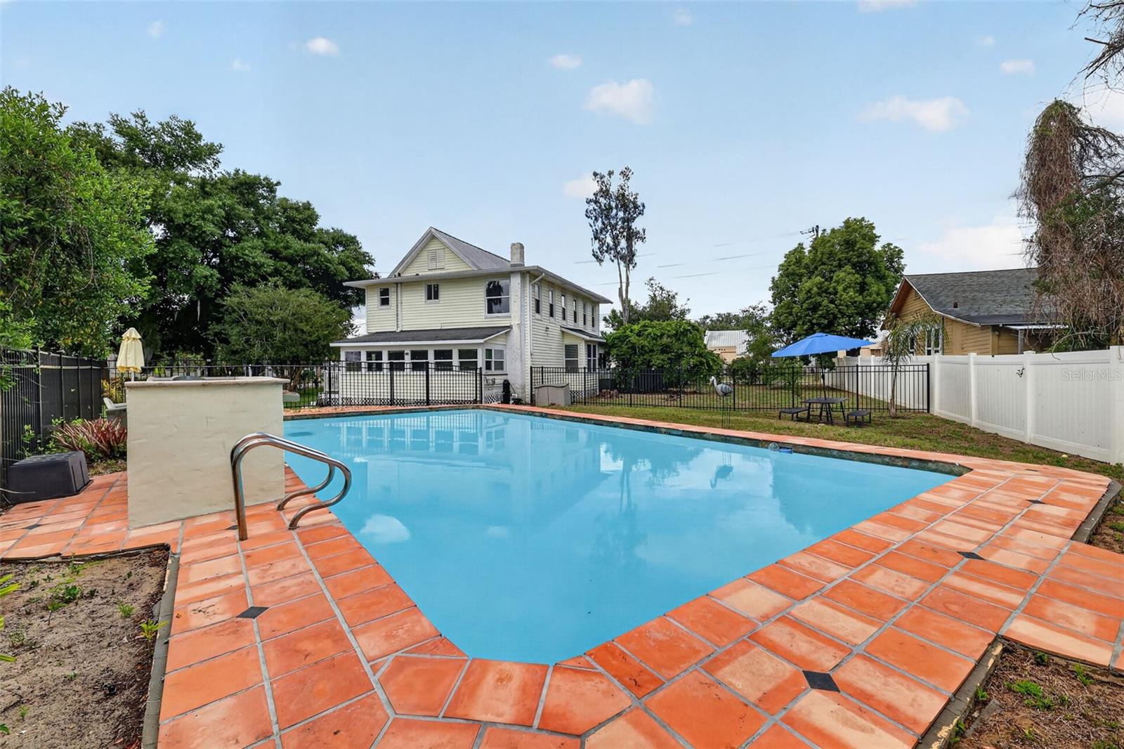 708 E LEMON AVE, EUSTIS, FL, 32726