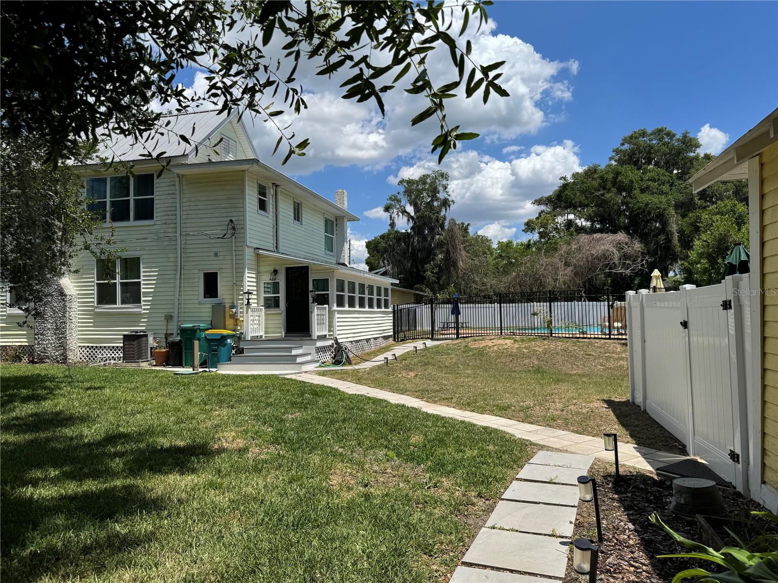 708 E LEMON AVE, EUSTIS, FL, 32726