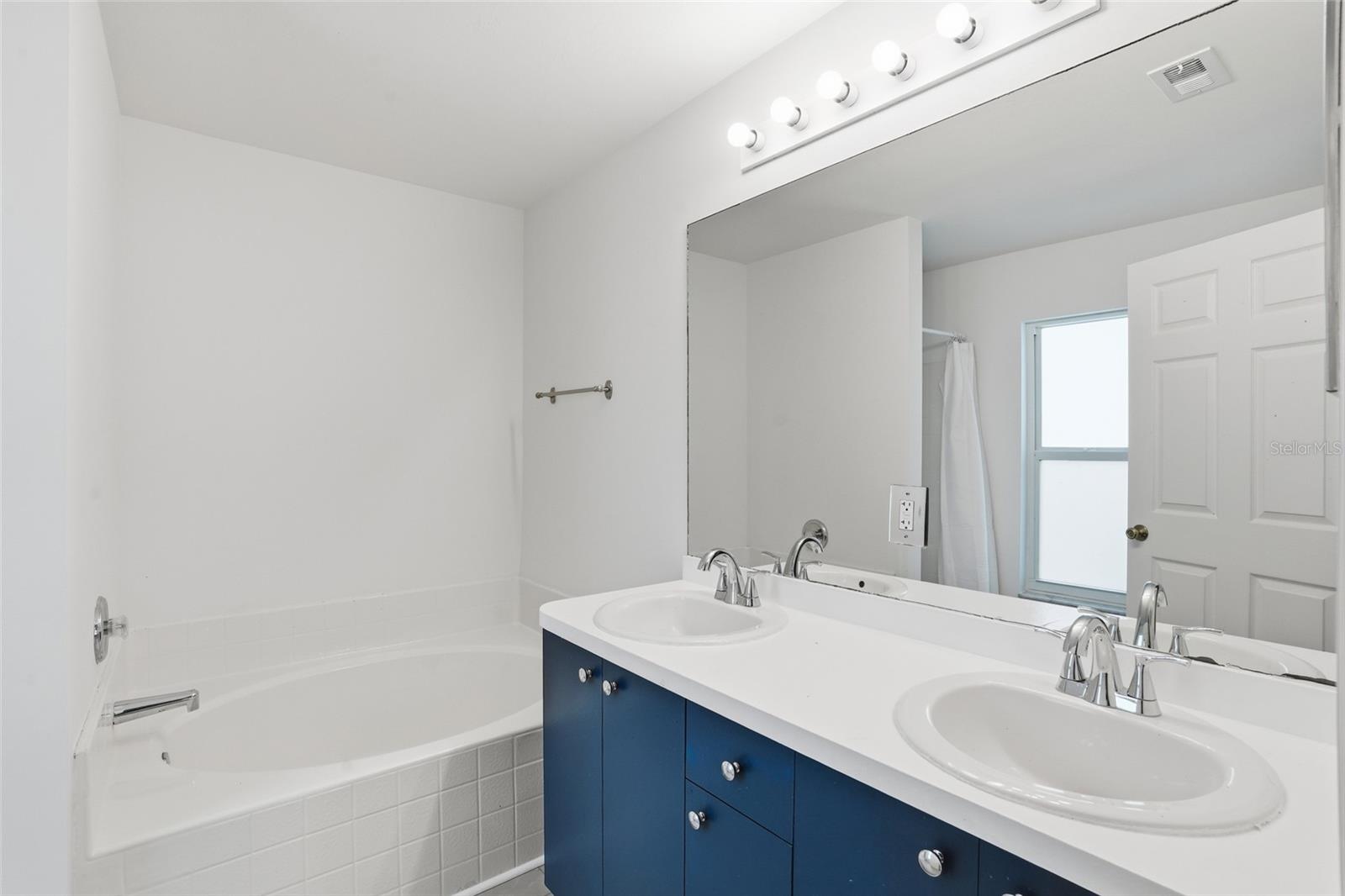 2004 NE 5TH TER, CAPE CORAL, FL, 33909