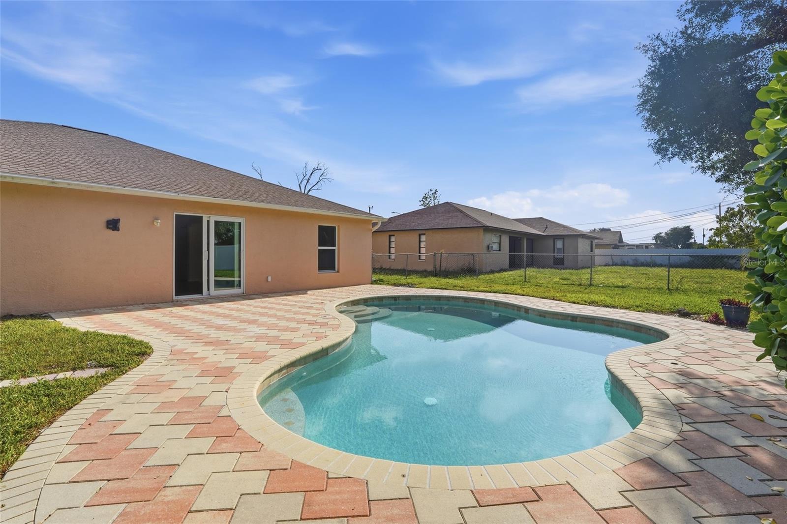2004 NE 5TH TER, CAPE CORAL, FL, 33909