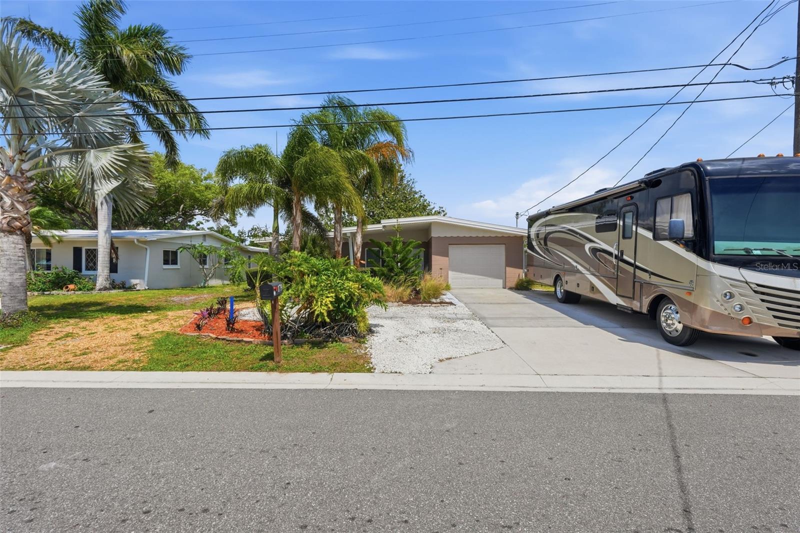 179 E CANAL DR, PALM HARBOR, FL, 34684