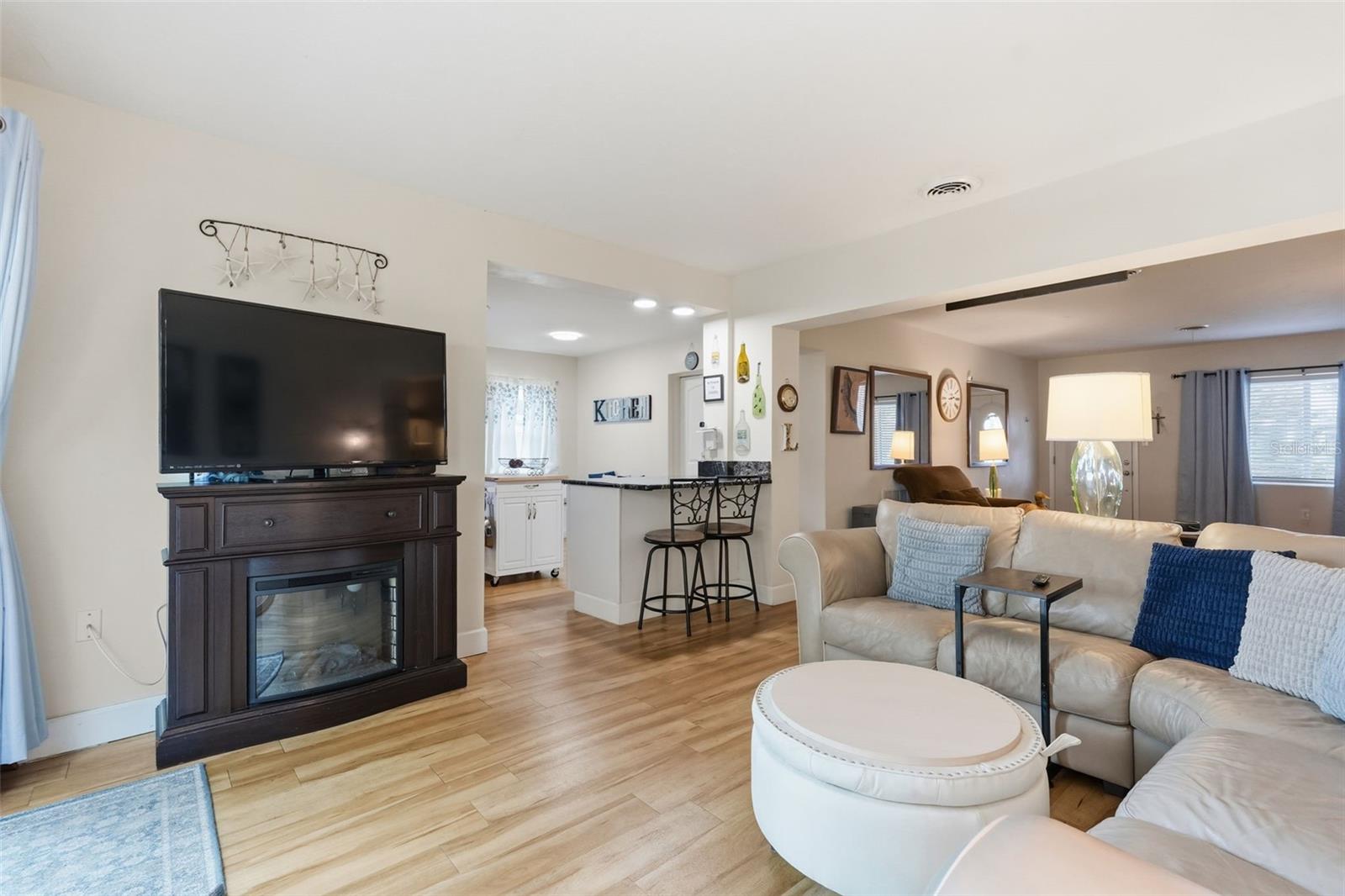 179 E CANAL DR, PALM HARBOR, FL, 34684