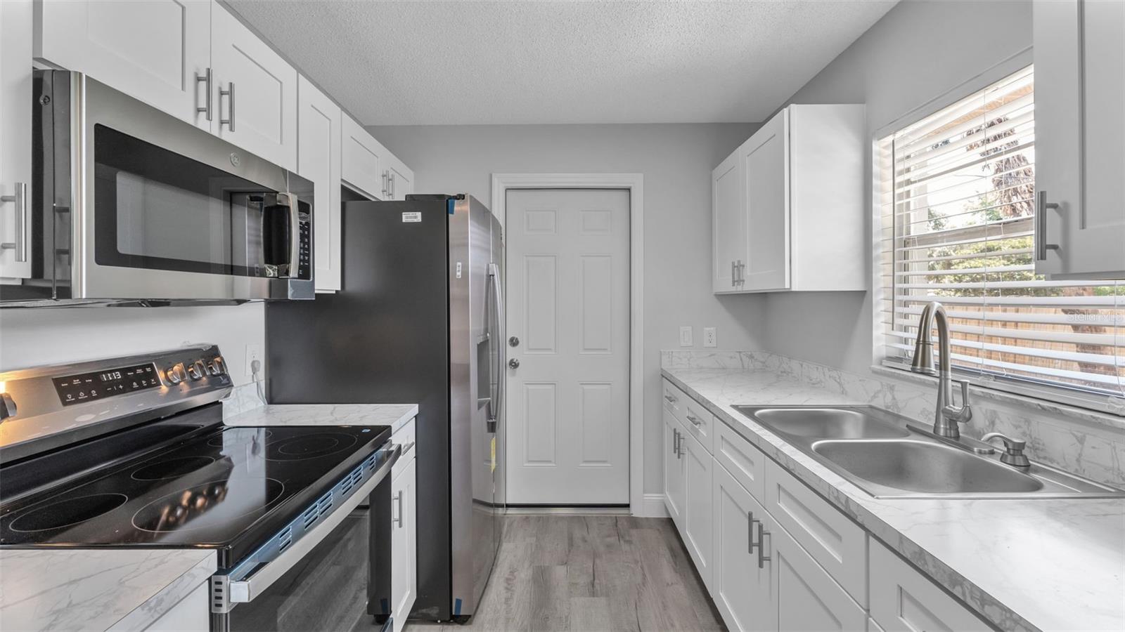 201 E PINE ST, DAVENPORT, FL, 33837