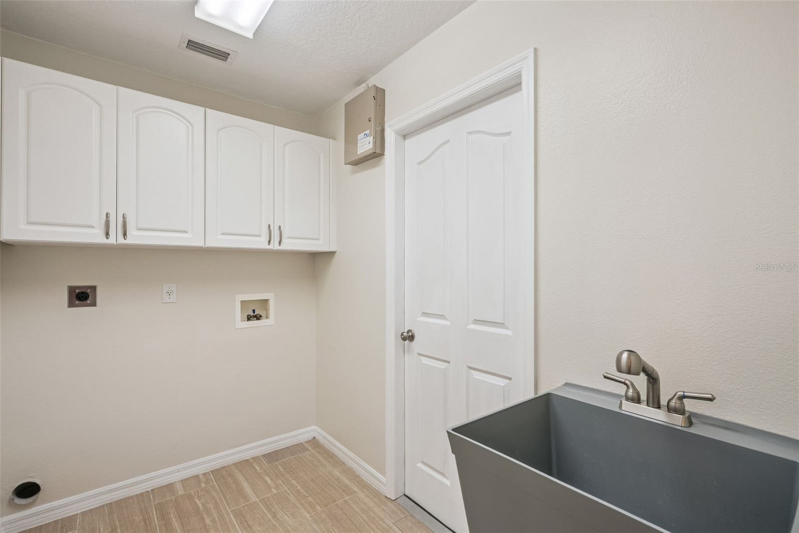 893 WATT CIR, DELTONA, FL, 32738