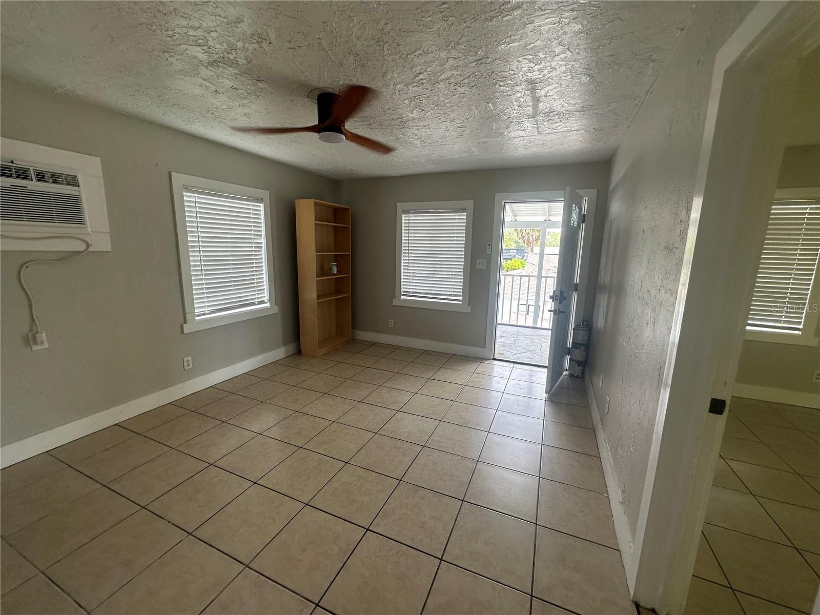 330 20TH AVE S #UPPER, ST PETERSBURG, FL, 33705