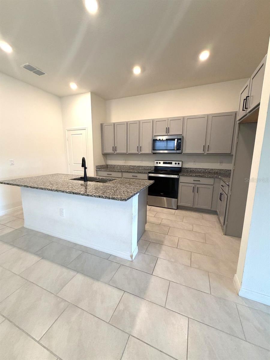 925 OVERPOOL AVE, DAVENPORT, FL, 33896