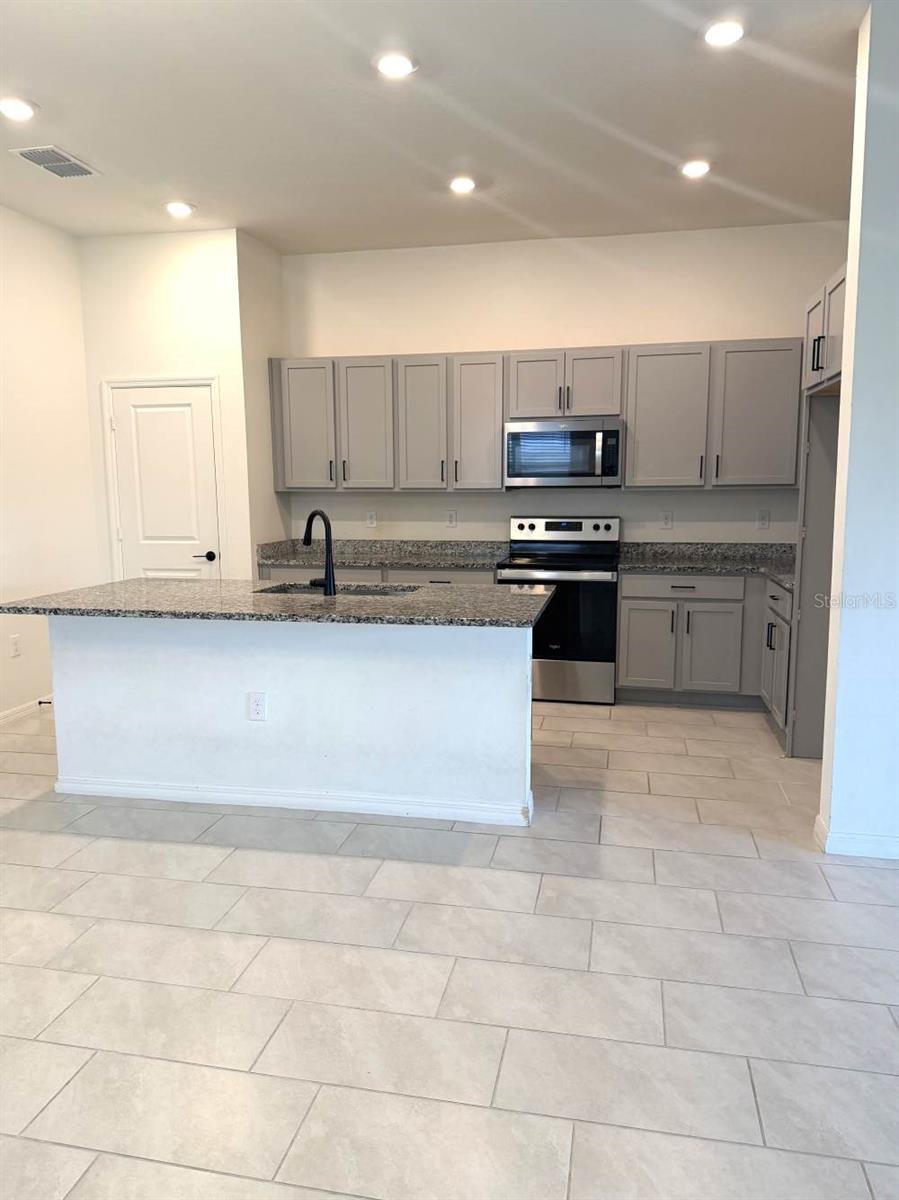 925 OVERPOOL AVE, DAVENPORT, FL, 33896