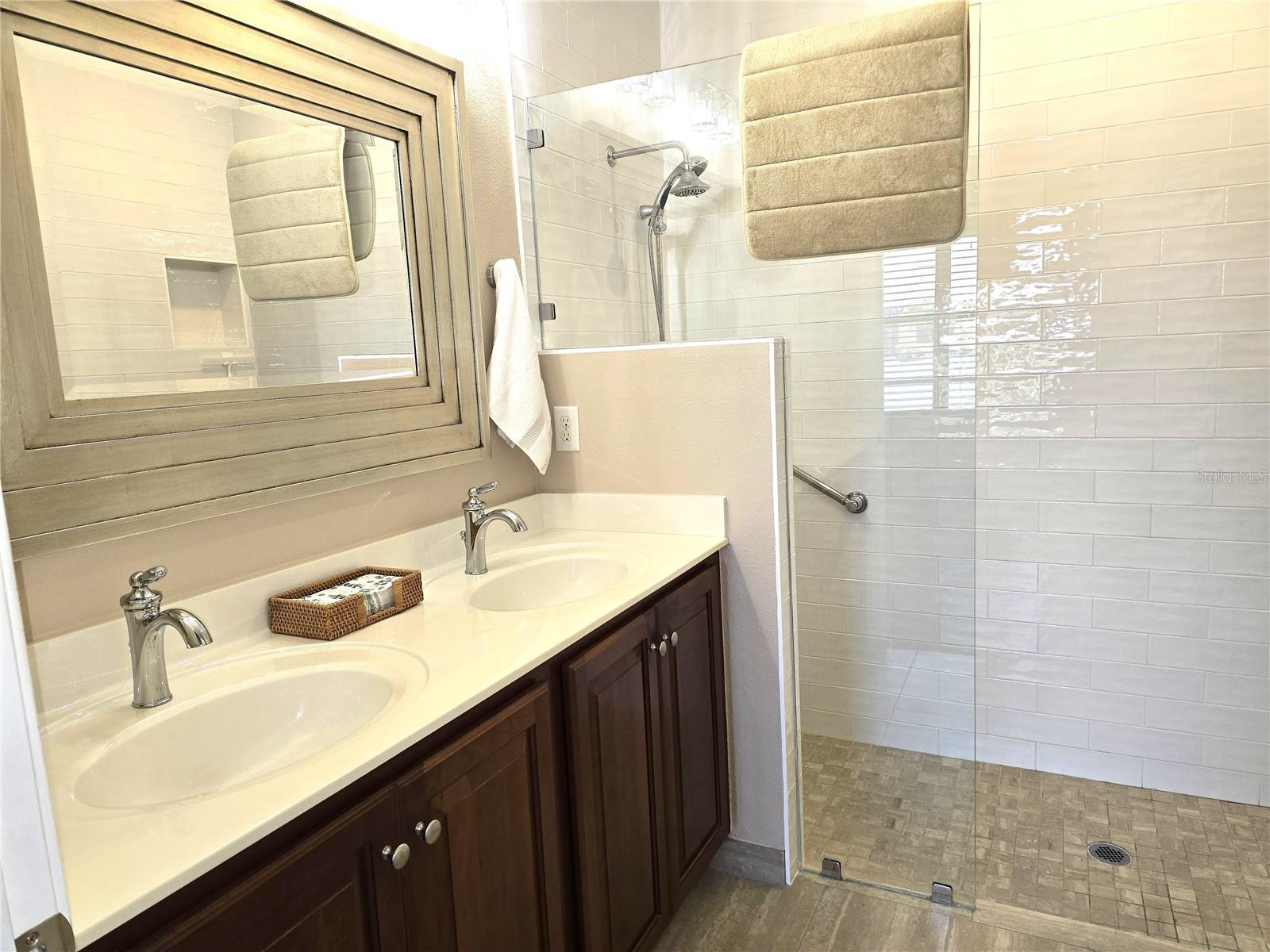 5646 SUNSET FALLS DR, APOLLO BEACH, FL, 33572
