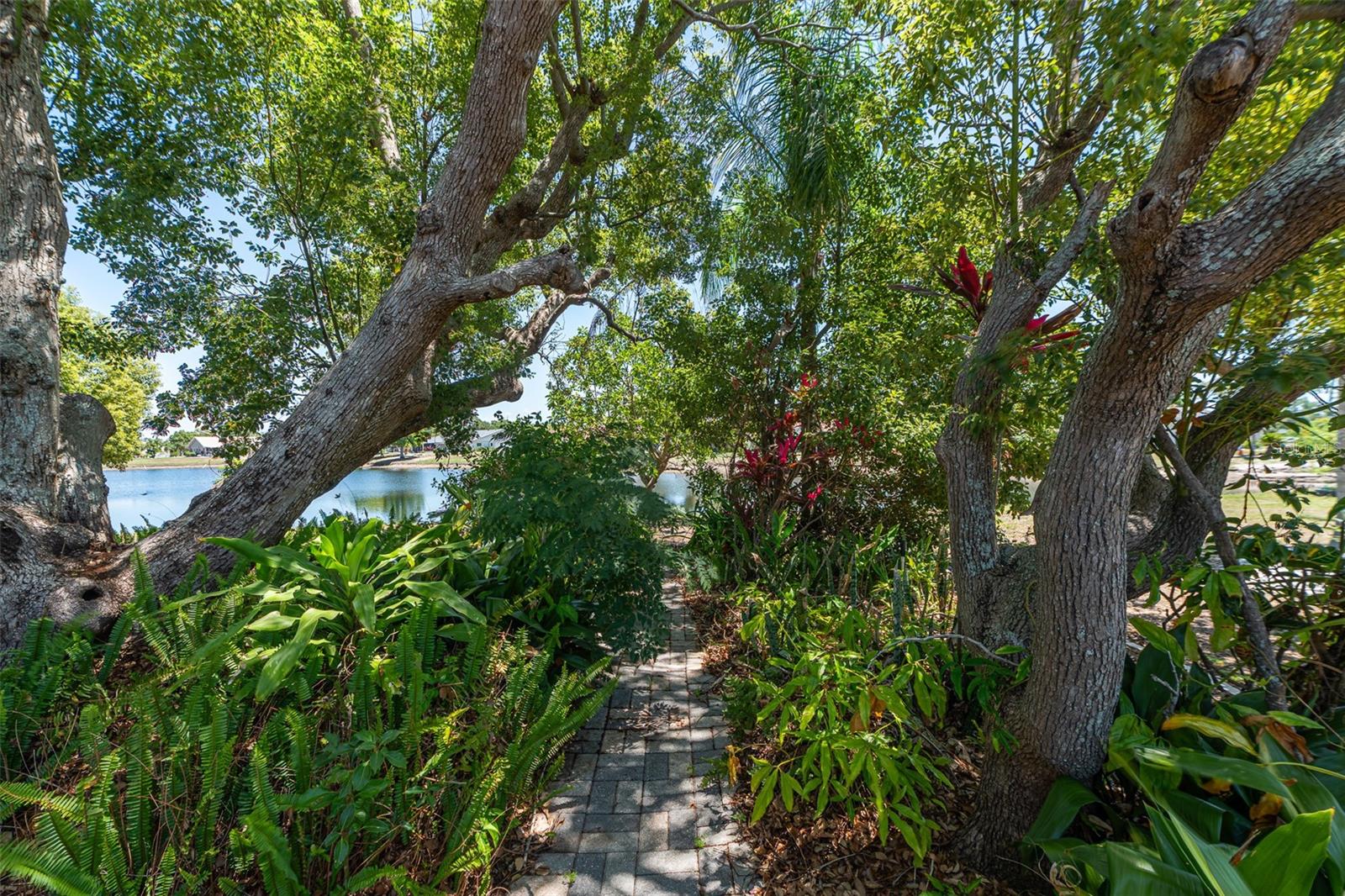 1027 BLUEWATER DR, SUN CITY CENTER, FL, 33573