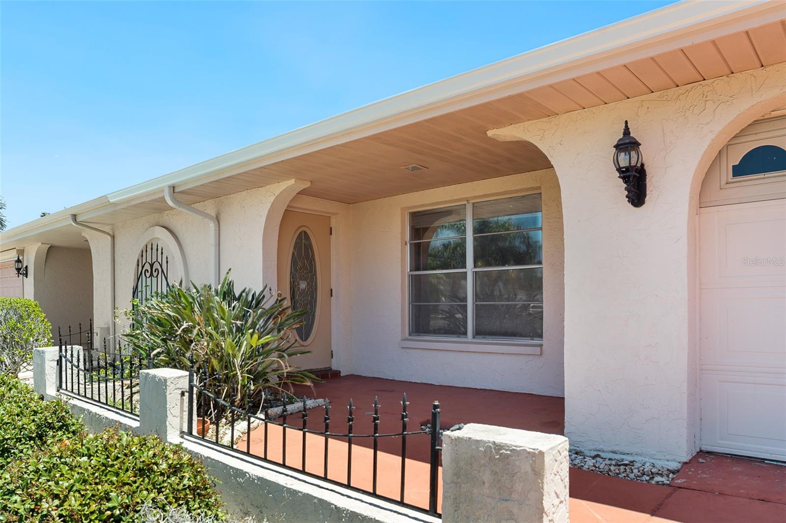1027 BLUEWATER DR, SUN CITY CENTER, FL, 33573