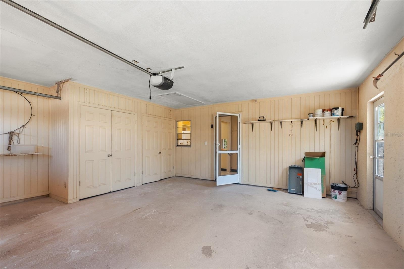 1027 BLUEWATER DR, SUN CITY CENTER, FL, 33573