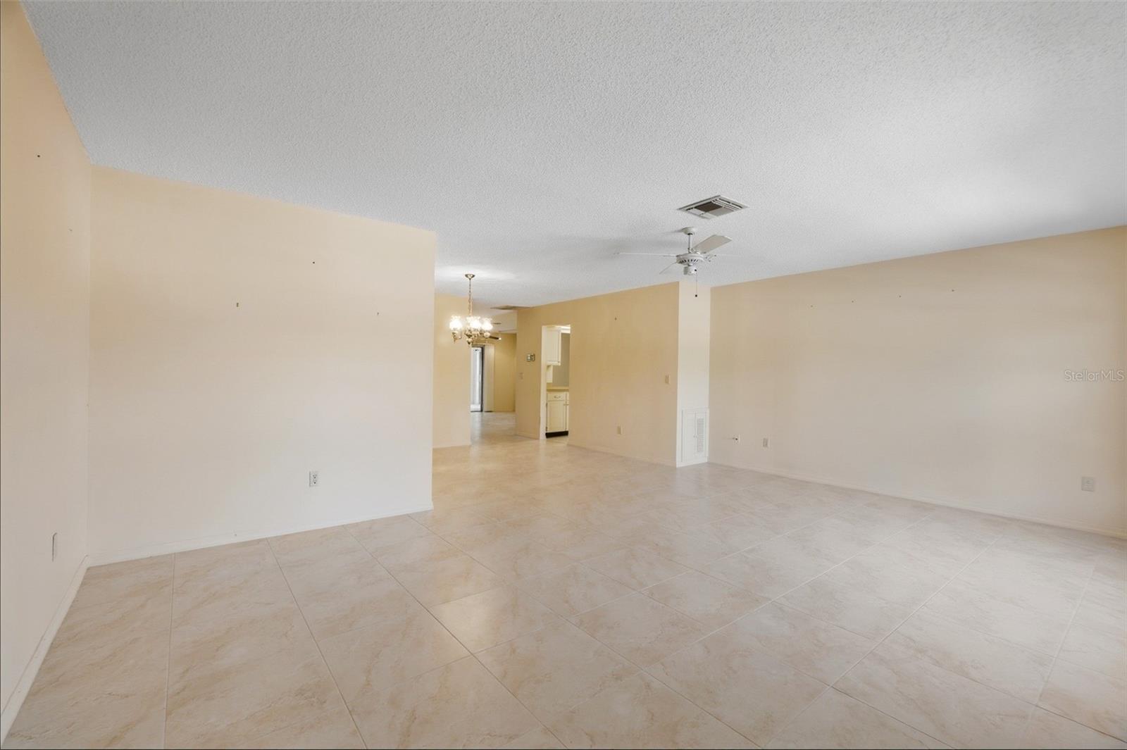 1027 BLUEWATER DR, SUN CITY CENTER, FL, 33573