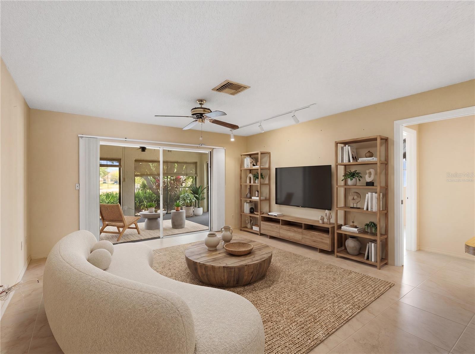 1027 BLUEWATER DR, SUN CITY CENTER, FL, 33573