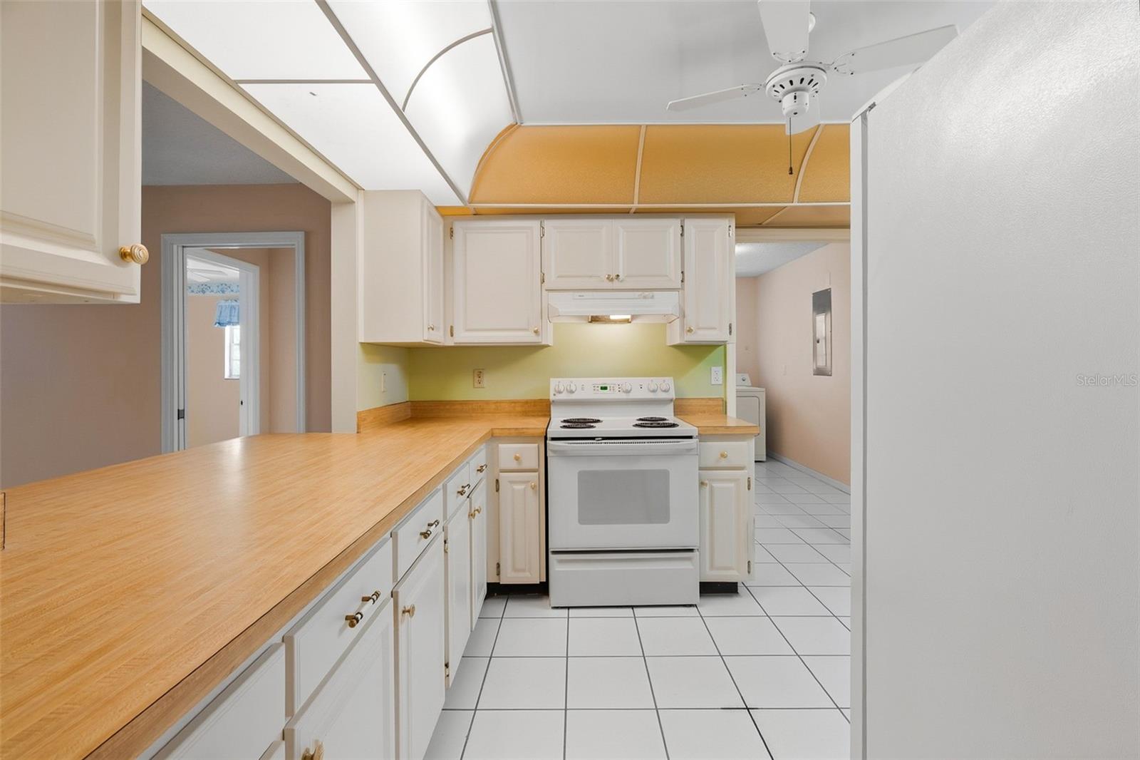 1027 BLUEWATER DR, SUN CITY CENTER, FL, 33573