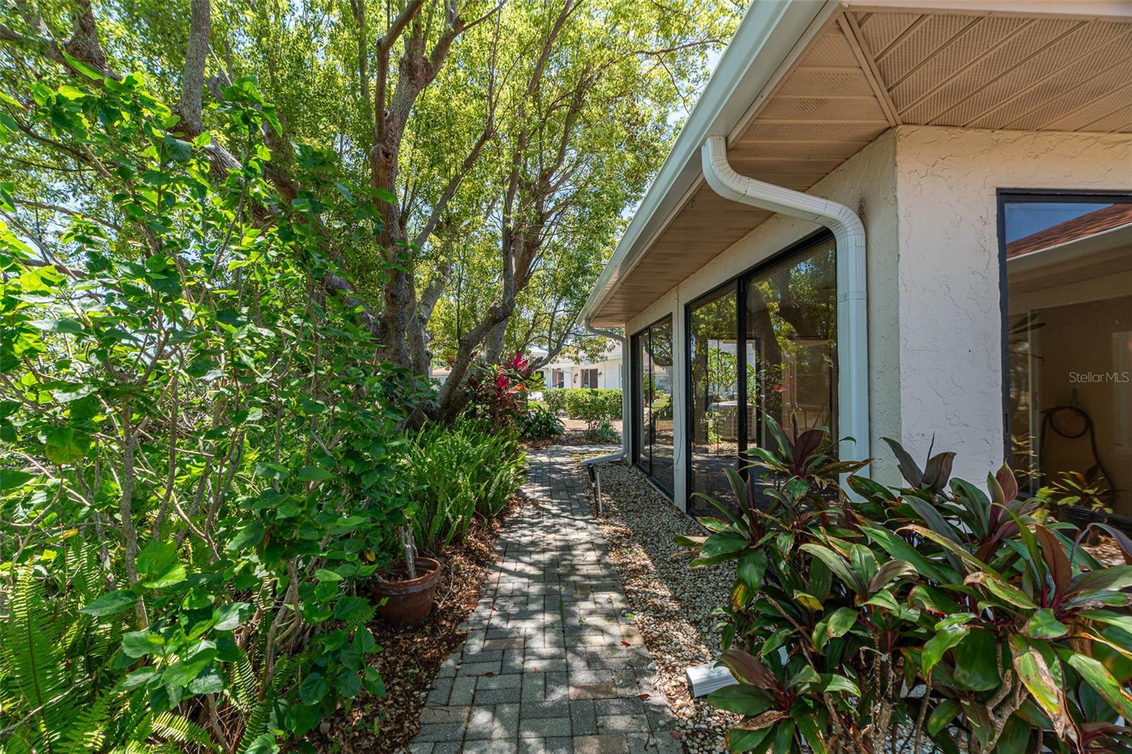 1027 BLUEWATER DR, SUN CITY CENTER, FL, 33573