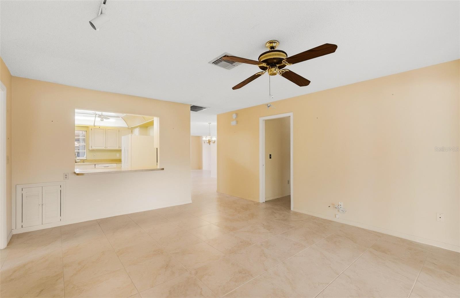 1027 BLUEWATER DR, SUN CITY CENTER, FL, 33573