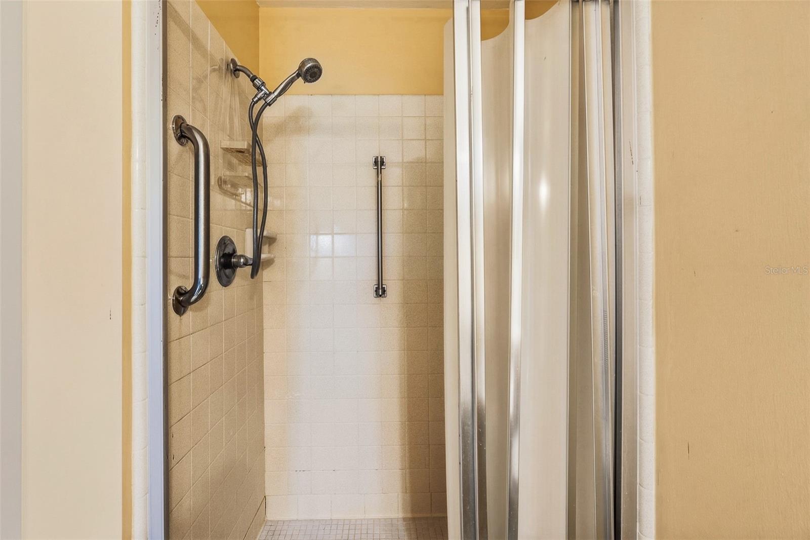 1027 BLUEWATER DR, SUN CITY CENTER, FL, 33573