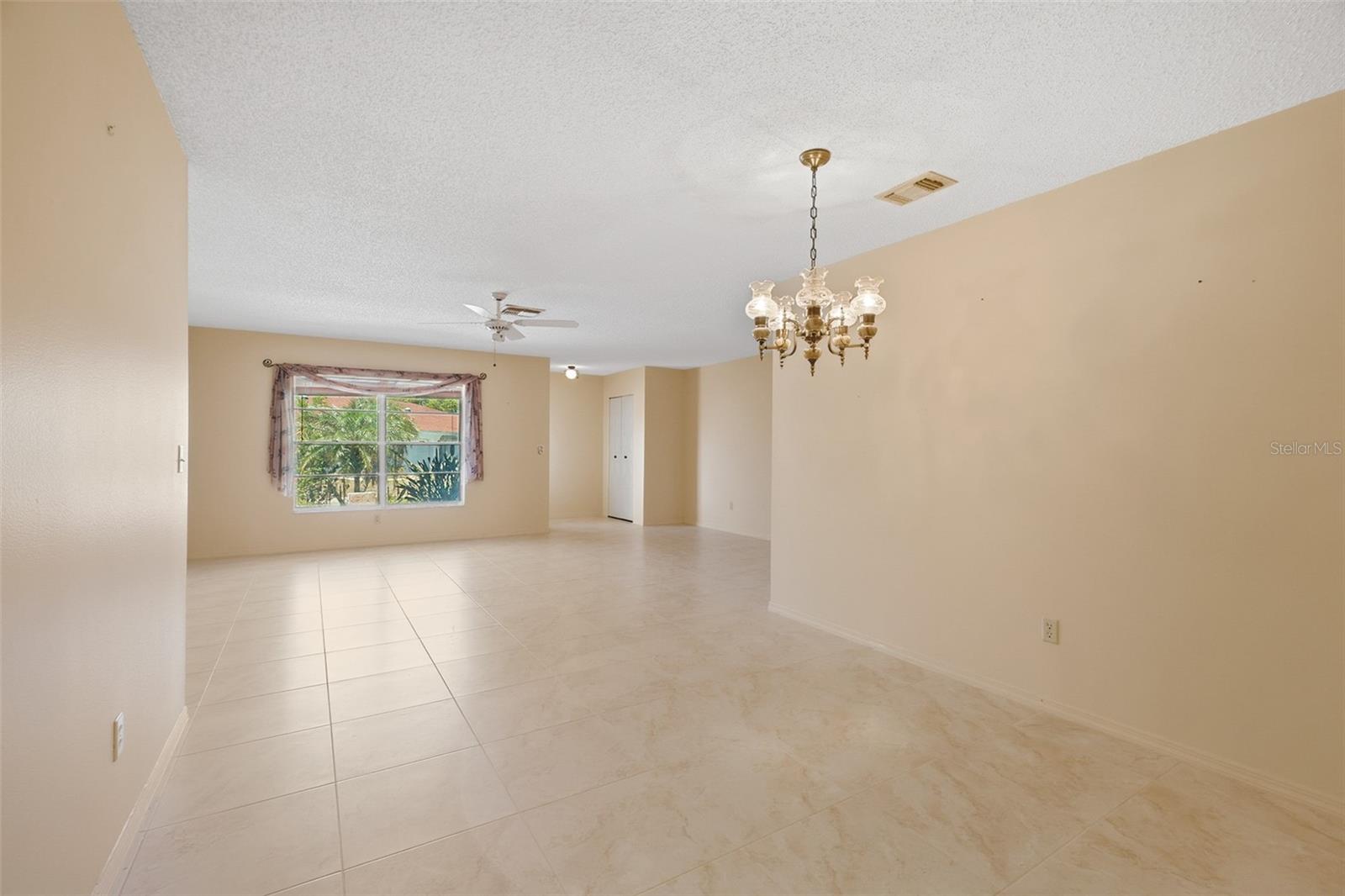 1027 BLUEWATER DR, SUN CITY CENTER, FL, 33573