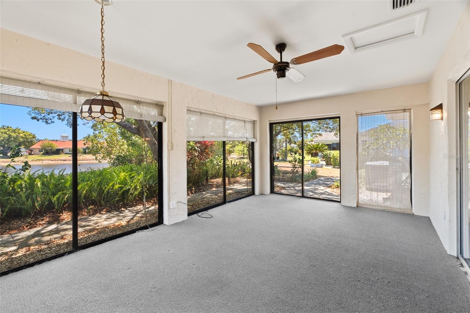 1027 BLUEWATER DR, SUN CITY CENTER, FL, 33573