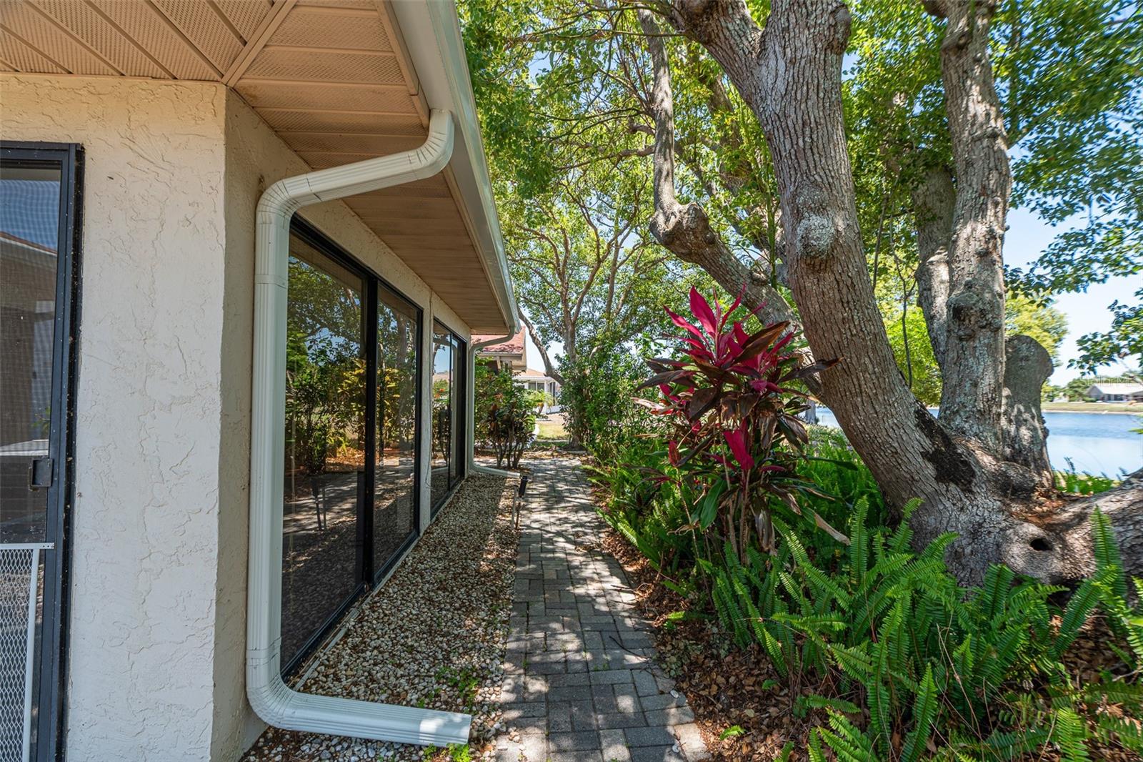 1027 BLUEWATER DR, SUN CITY CENTER, FL, 33573