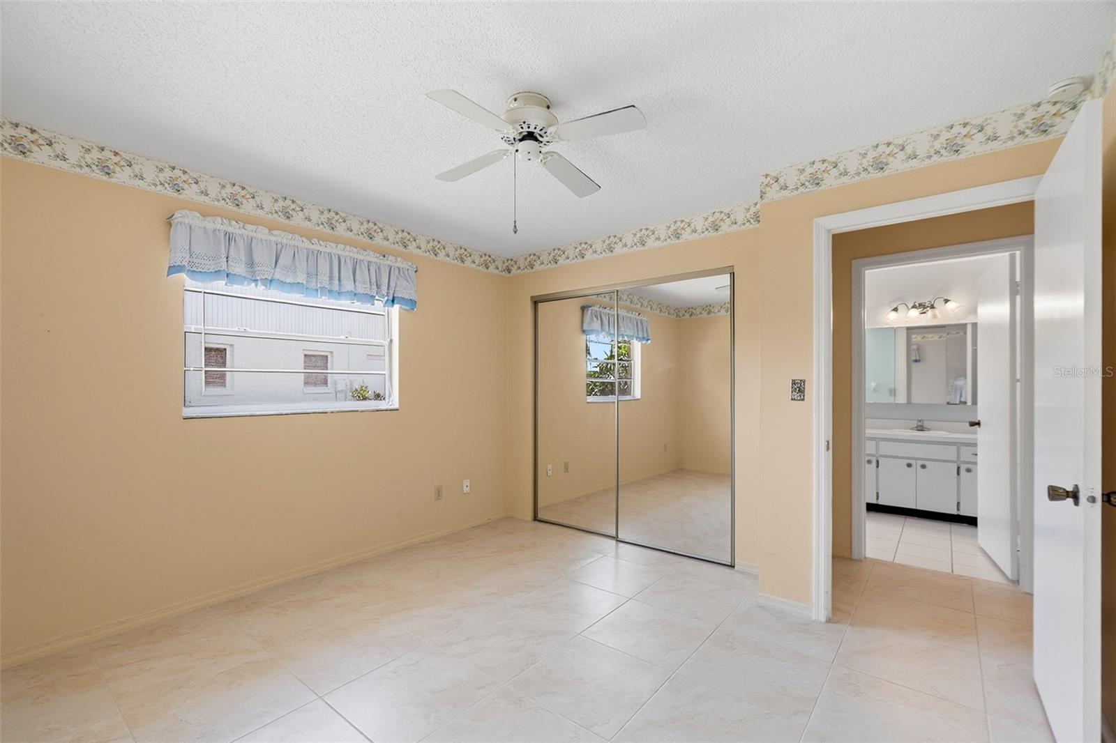 1027 BLUEWATER DR, SUN CITY CENTER, FL, 33573
