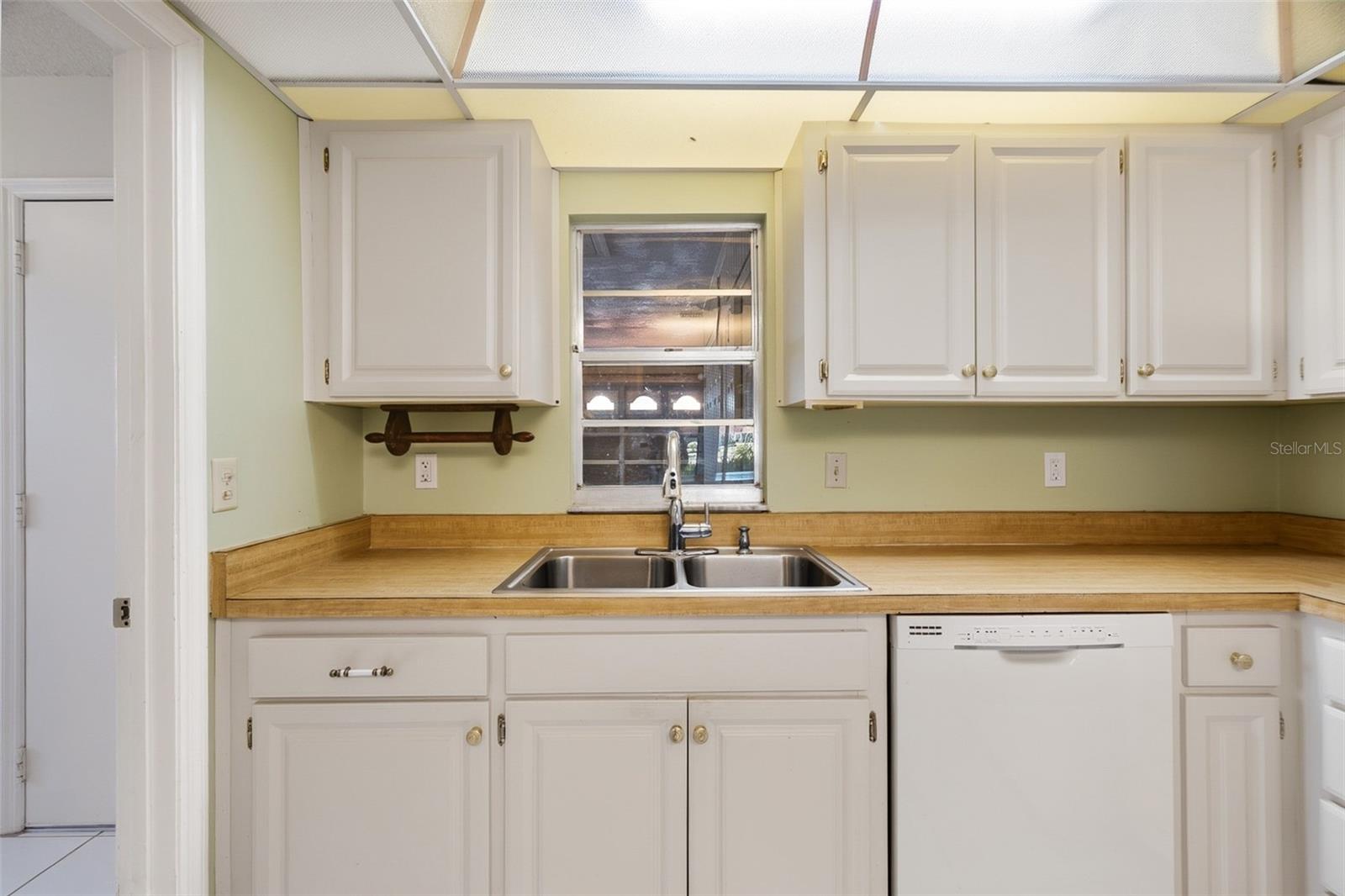 1027 BLUEWATER DR, SUN CITY CENTER, FL, 33573