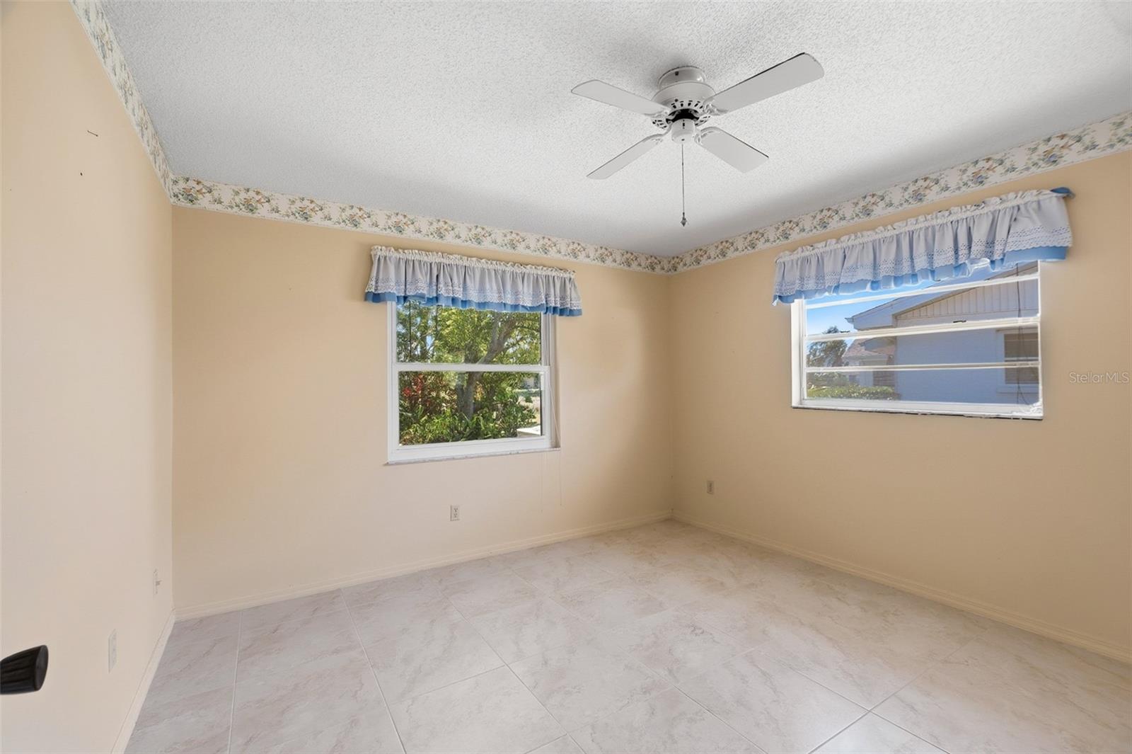 1027 BLUEWATER DR, SUN CITY CENTER, FL, 33573
