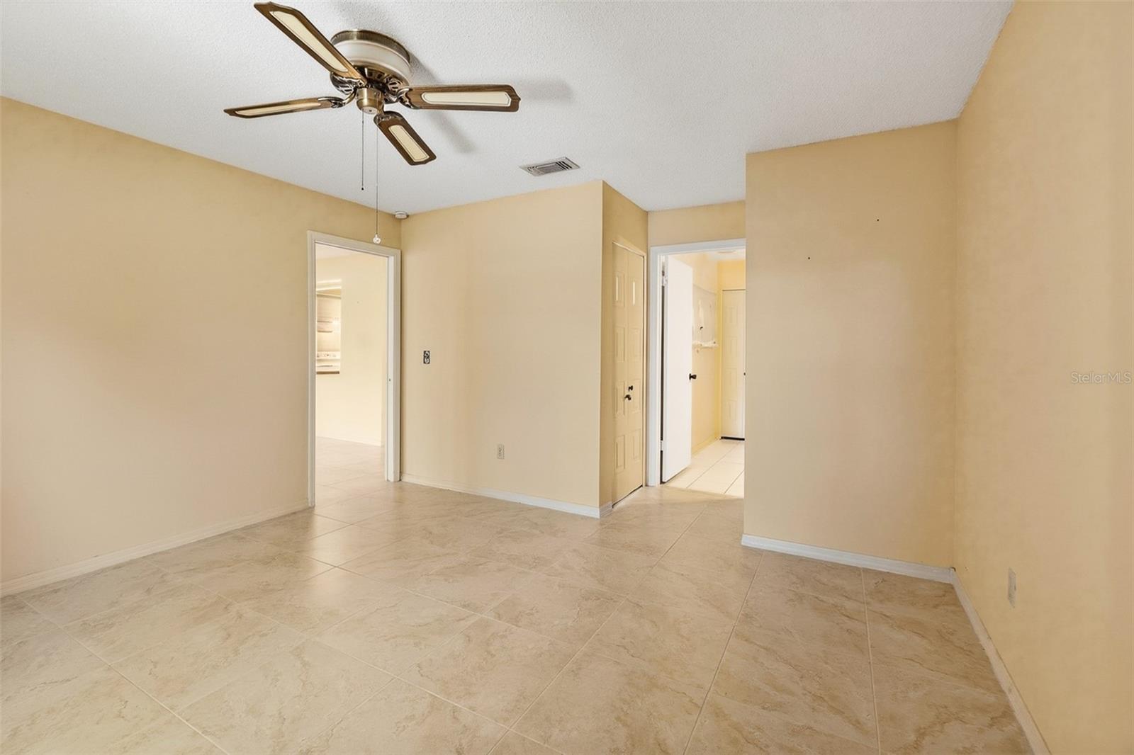 1027 BLUEWATER DR, SUN CITY CENTER, FL, 33573